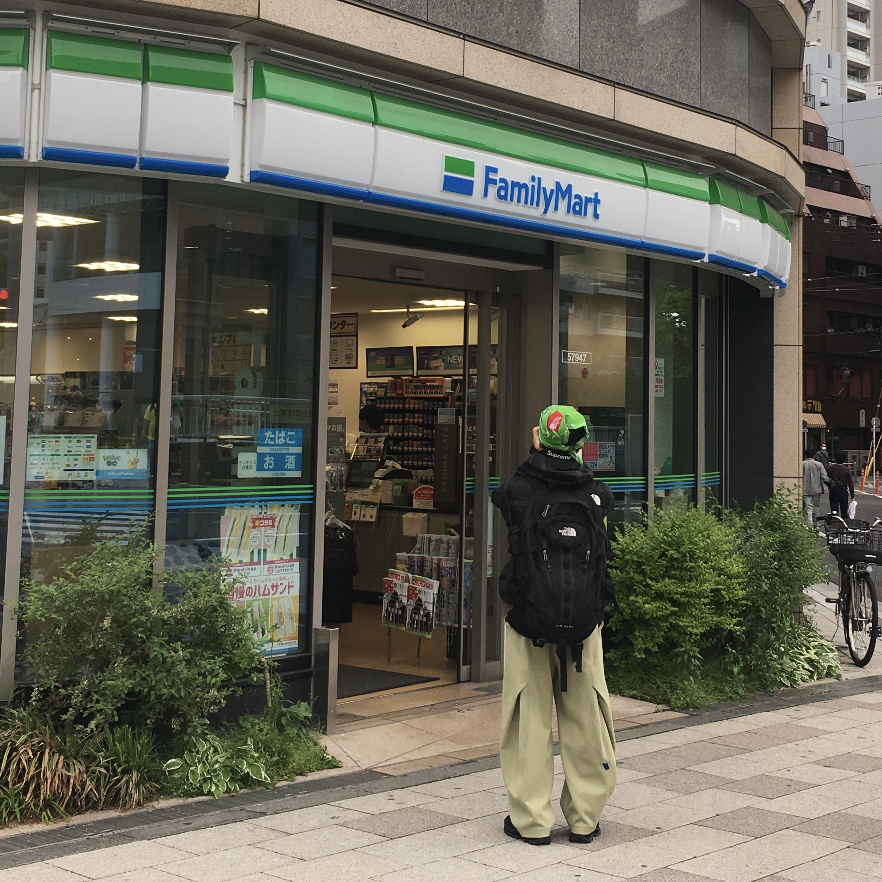 The North Face Big Shot Black, Zara x Ader Error Jogger Pants Light Green 착용 스타일 - 2