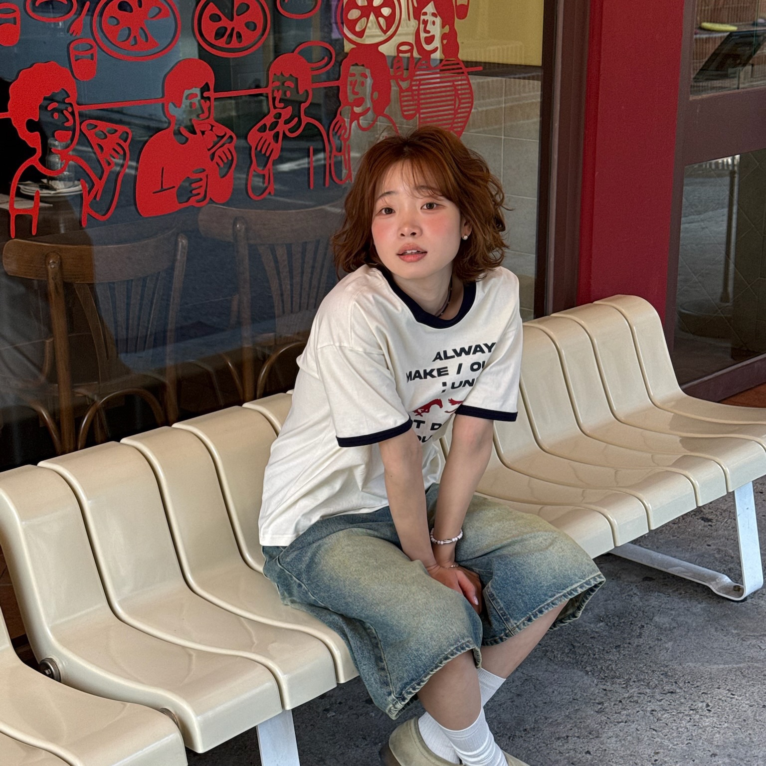 AMOU Runing Horse Ringer T-Shirts Ivory, AMOU Runing Horse Ringer T-Shirts Gray 착용 스타일 - 3