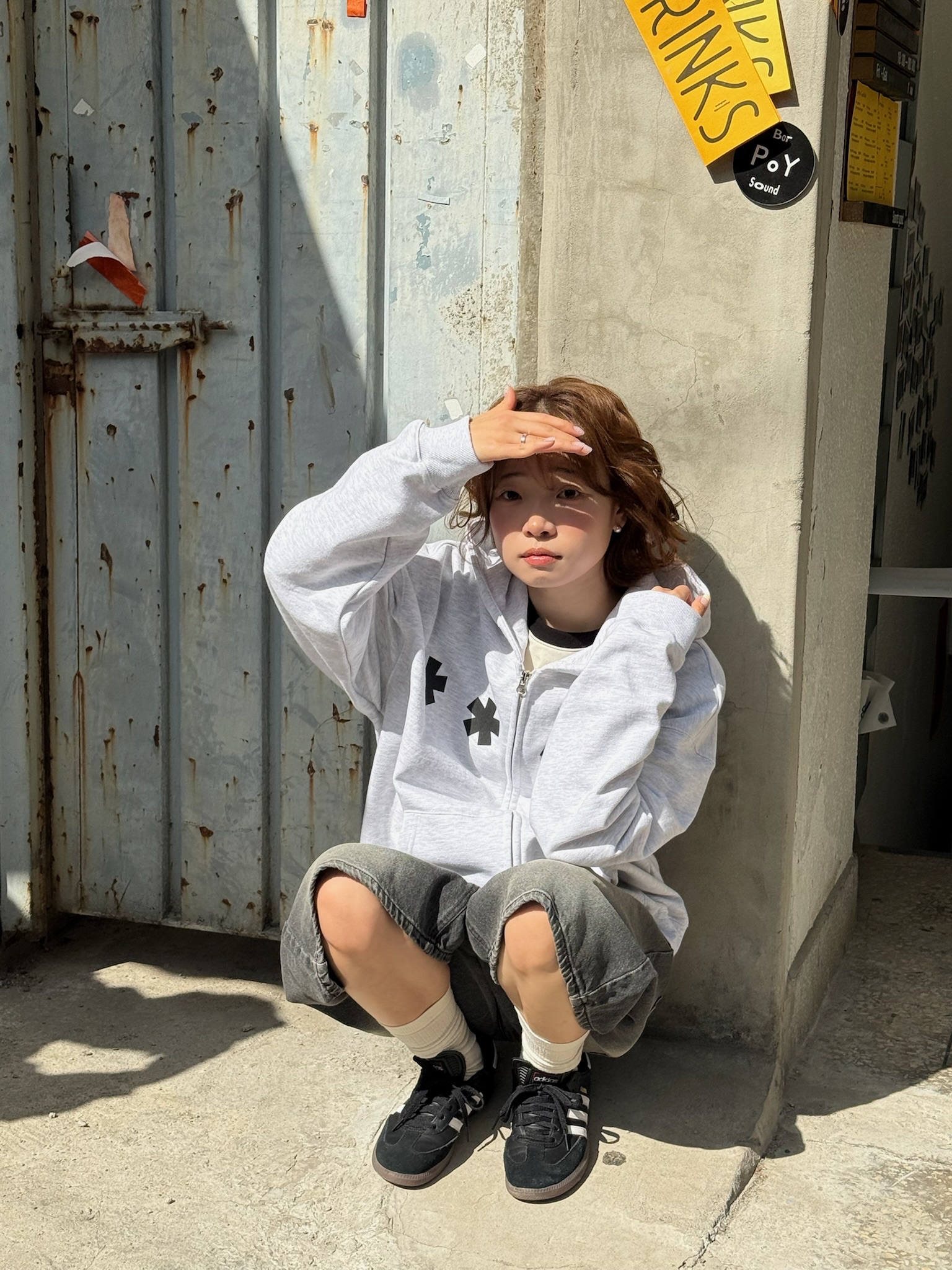 AMOU Square Star Hoodie Zip Up White Melange, AMOU Square Star Hoodie Zip Up Navy 착용 스타일 - 3