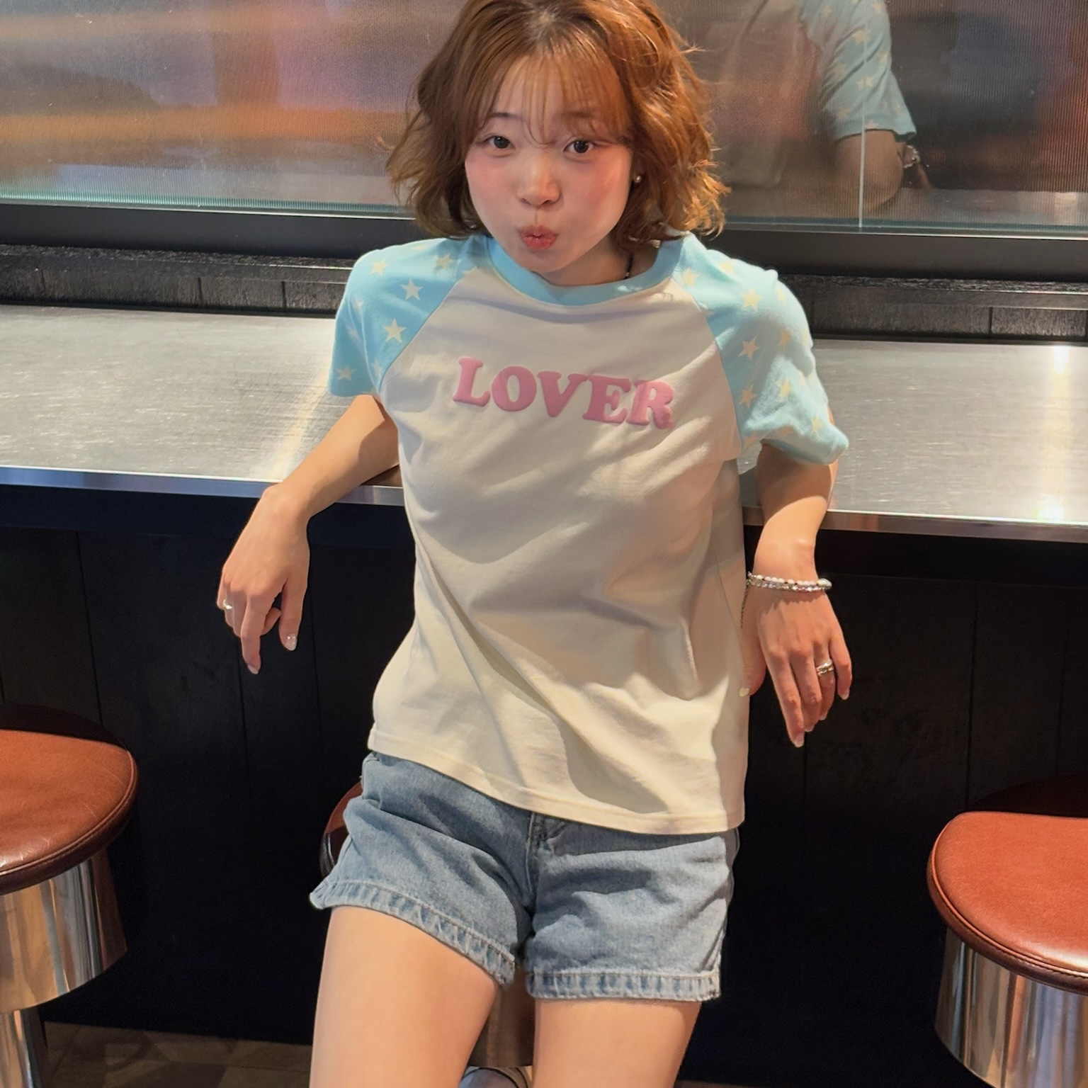 [KREAM 단독] AMOU Lover Reglan T-Shirts Red, [KREAM 단독] AMOU Lover Reglan T-Shirts Sky Blue 착용 스타일 - 5