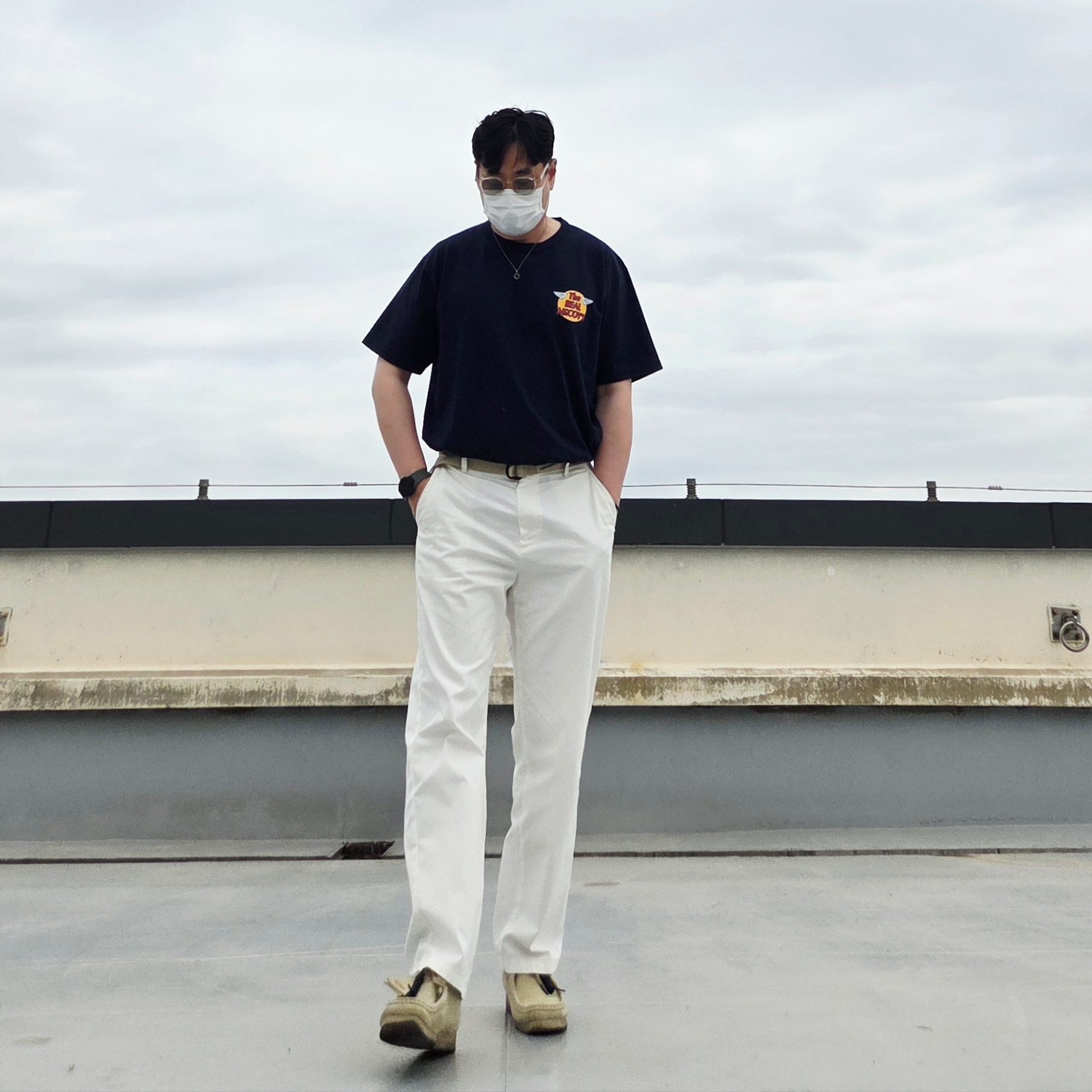 The Real McCoy's Logo Short Sleeve T-Shirt Navy, Nanamica Tech Belt Beige 착용 스타일 - 4