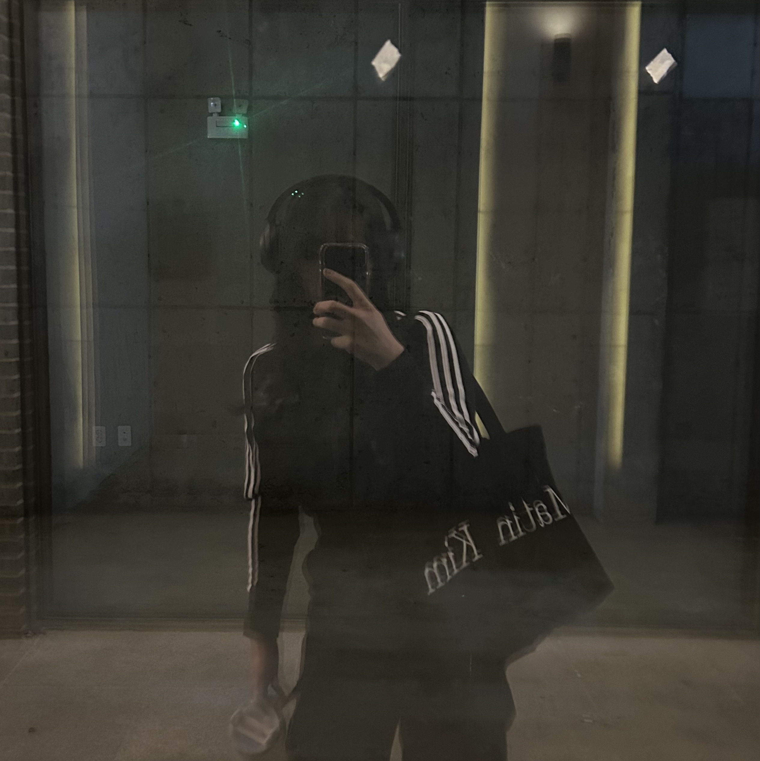 (W) Adidas Firebird Classic Track Top Black White - KR Sizing, Matin Kim Matin Logo Ecobag Black 착용 스타일 - 2