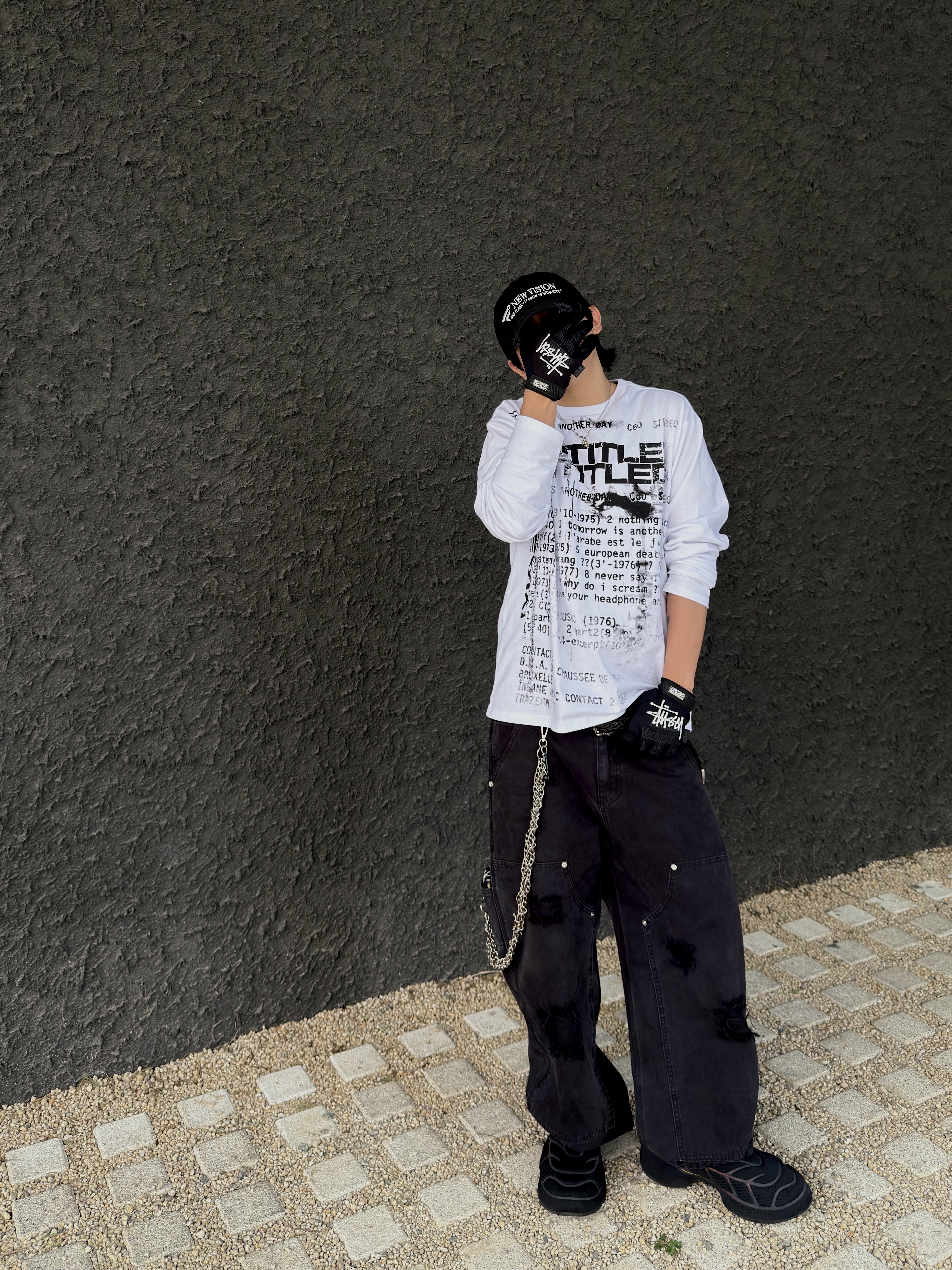 Stussy Mechanix Gloves Black, Givenchy TK-360+ Sneakers in Mesh Black 착용 스타일 - 1