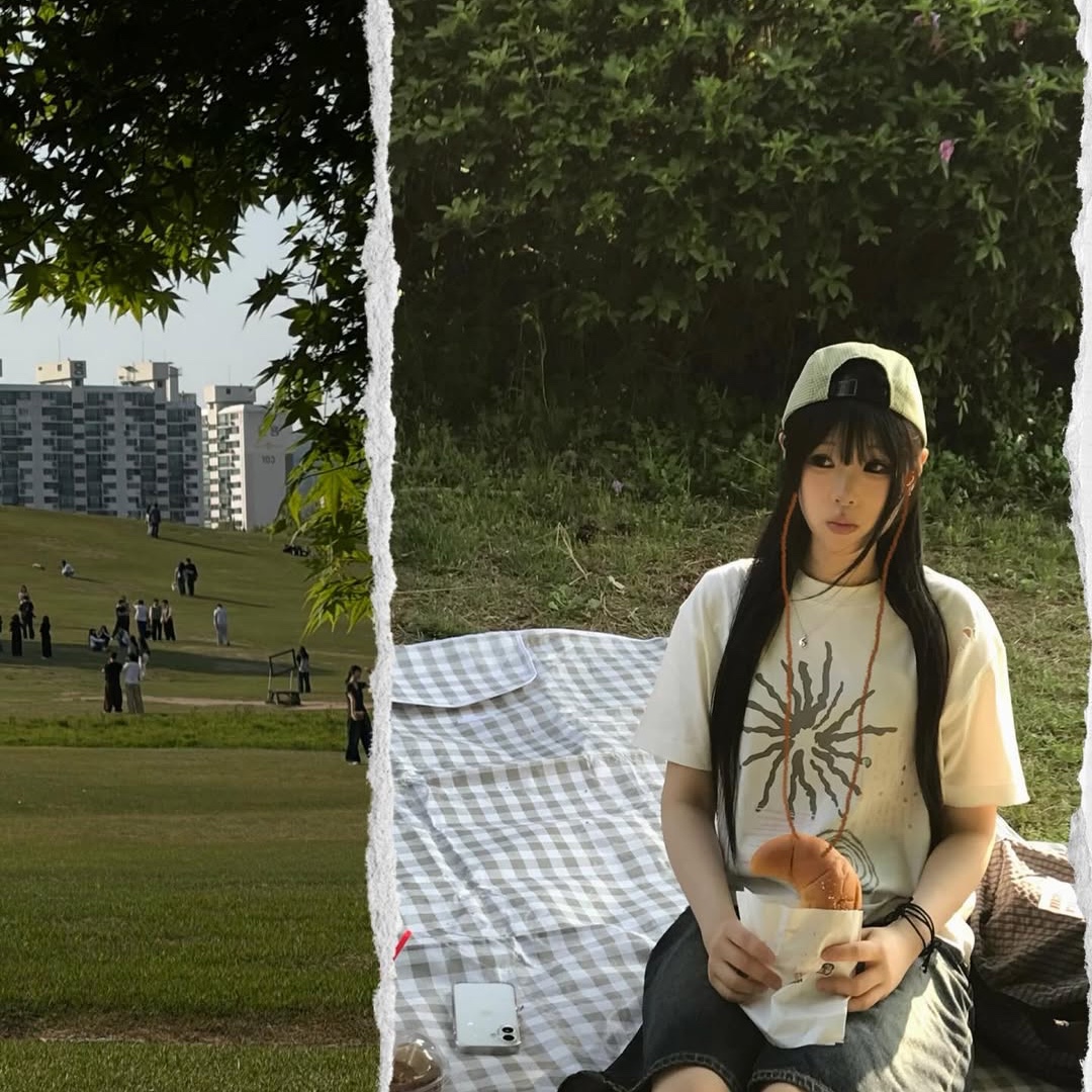MAINBOOTH Signal T-shirt White 착용 스타일 - 2