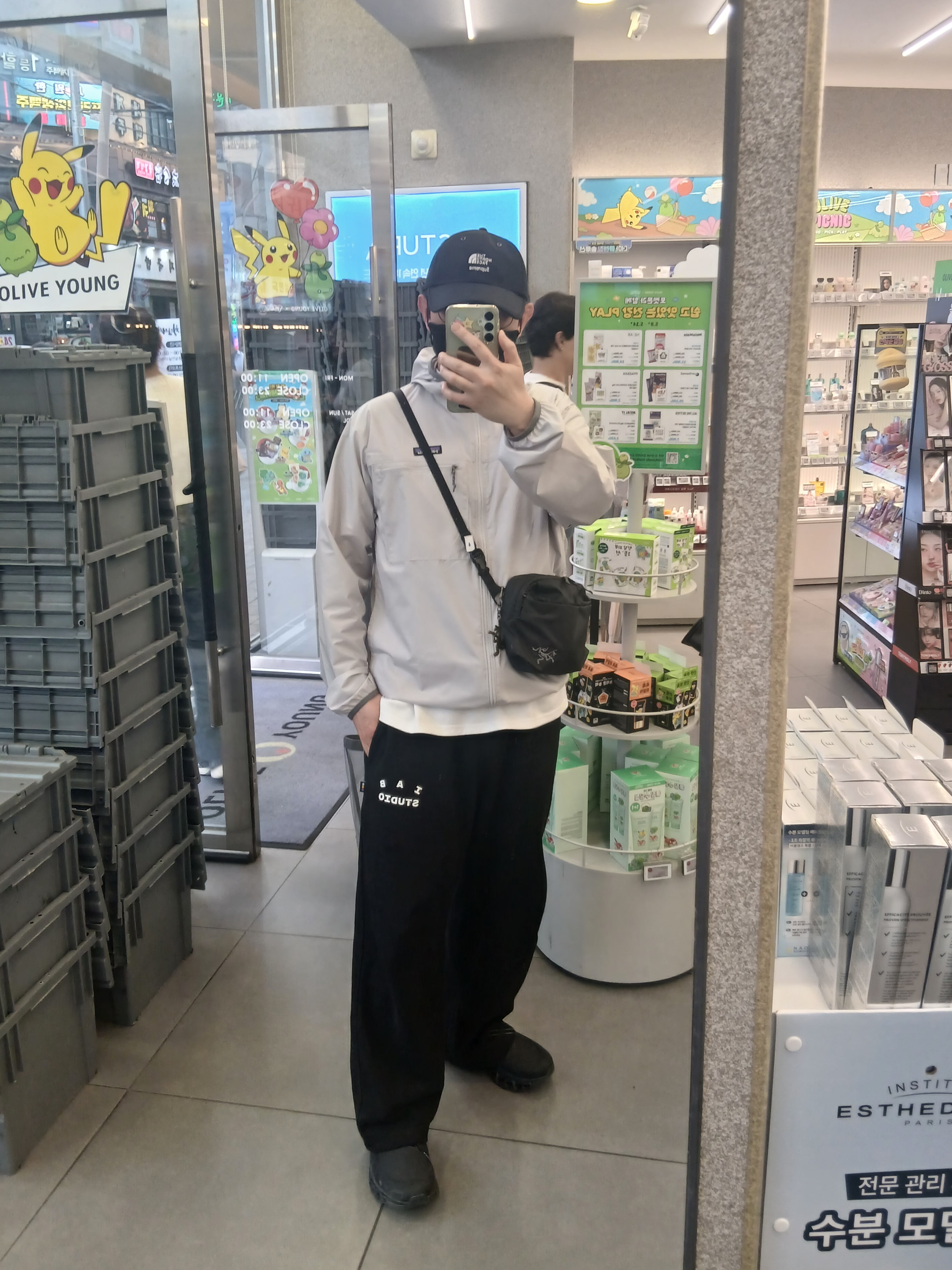 IAB Studio IAB Sweatpants Black, Supreme x The North Face Split 6-Panel Black - 24SS 착용 스타일 - 7