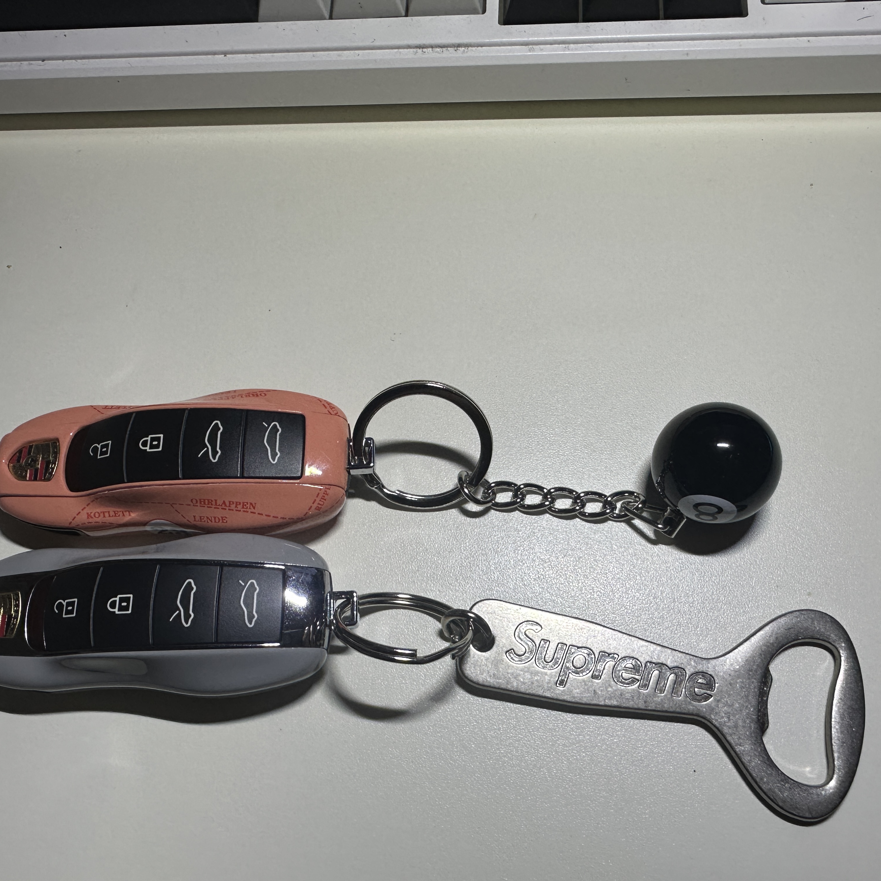 Stussy 8 Ball Keychain Black, Supreme Bottle Opener Keychain Silver - 24FW 착용 스타일
