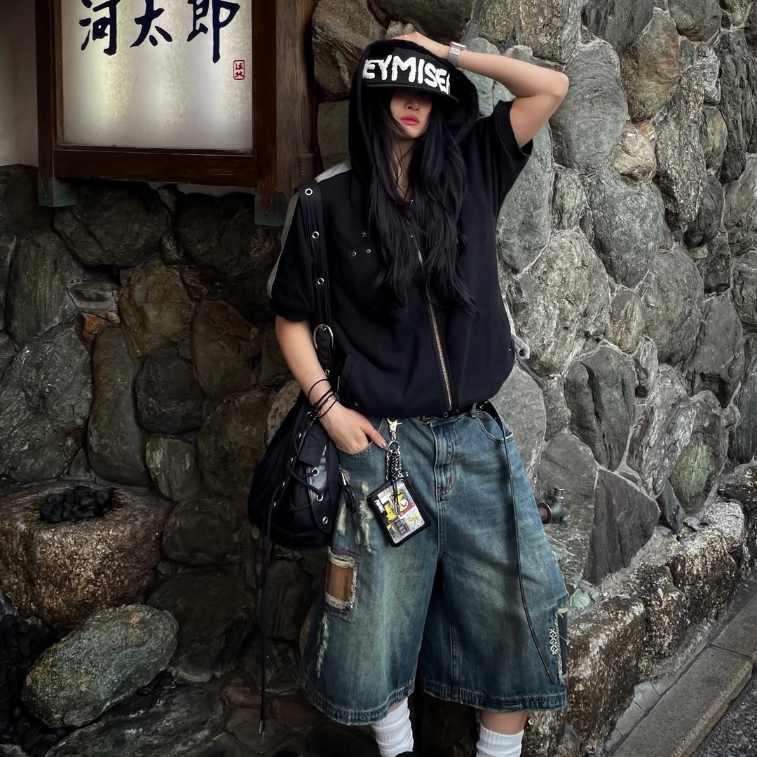 MAINBOOTH Repaired Denim Shorts BLUE 착용 스타일 - 10