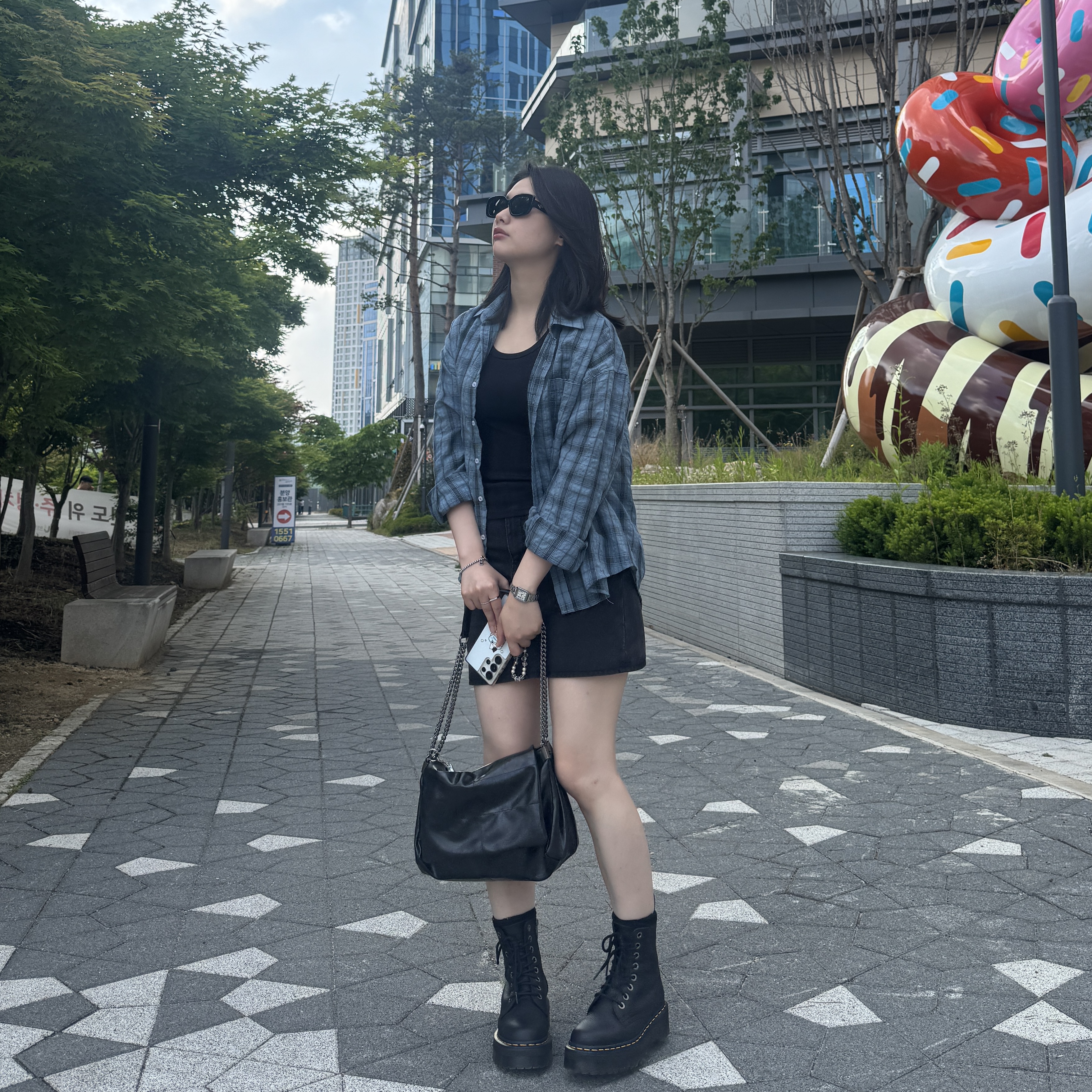 Dr. Martens Jadon III Boots Black, Casio LTP-V007D-7B 착용 스타일 - 2