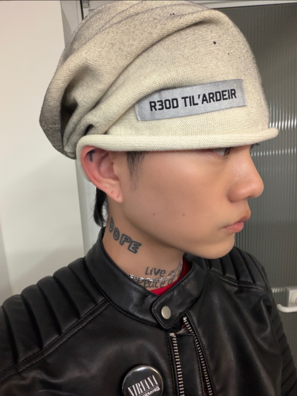 ROARINGRAD Dirty Knit Beanie Ivory 착용 스타일 - 2