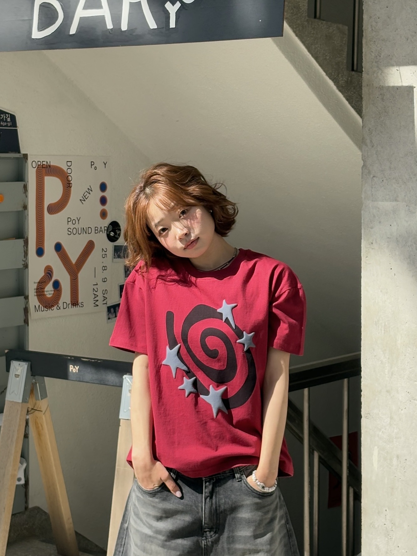 AMOU Molly Star Half T-Shirts Red, AMOU Molly Star Half T-Shirts White 착용 스타일 - 2