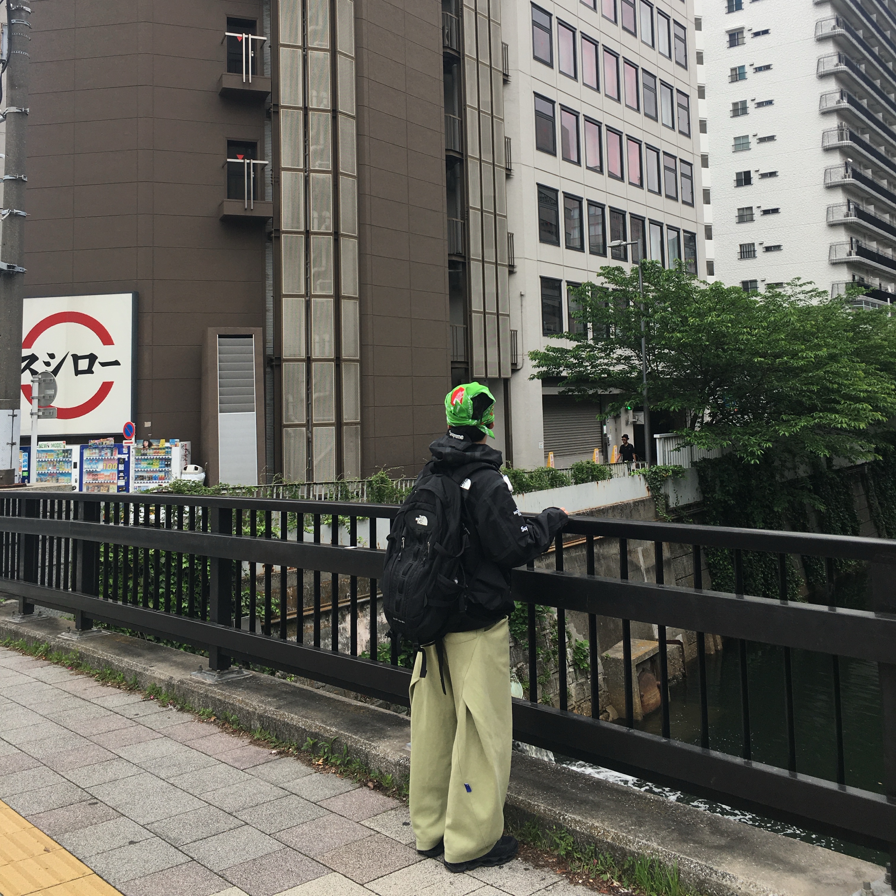 The North Face Big Shot Black, Zara x Ader Error Jogger Pants Light Green 착용 스타일 - 1