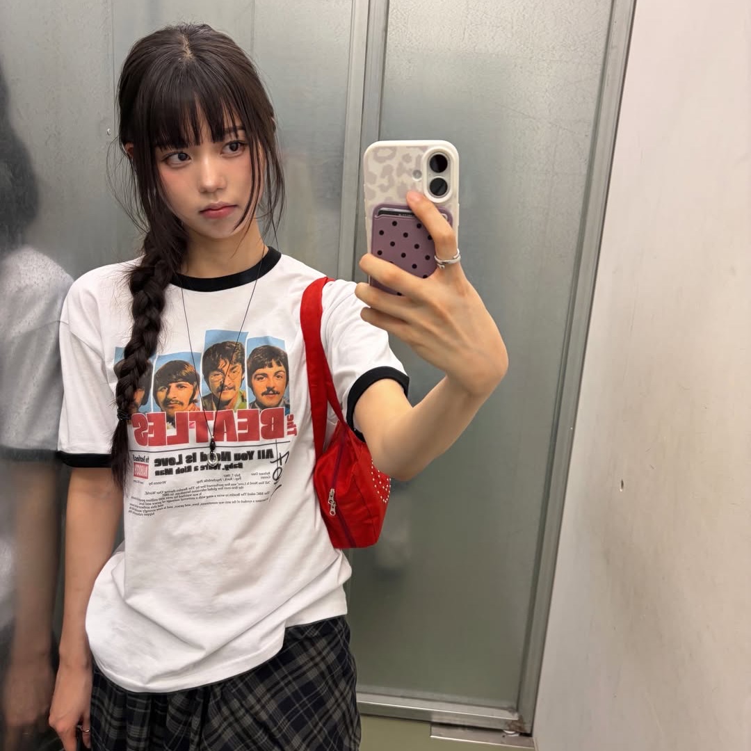 MAINBOOTH [Beatles] Love T-Shirt White 착용 스타일