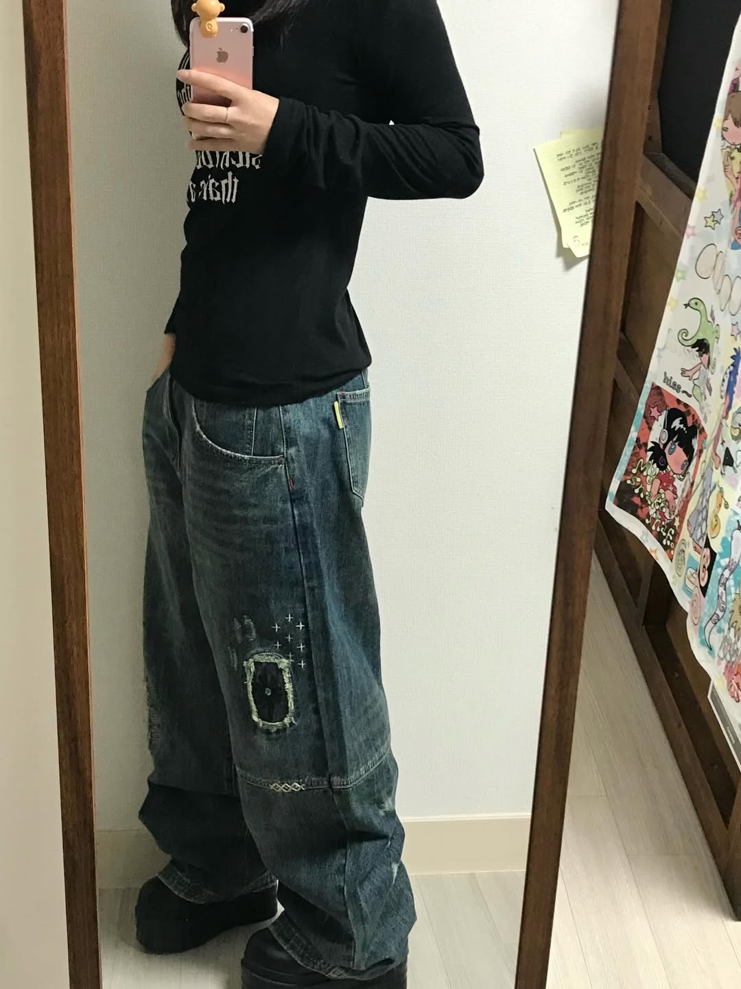 MAINBOOTH Repaired Denim Pants BLUE 착용 스타일 - 2