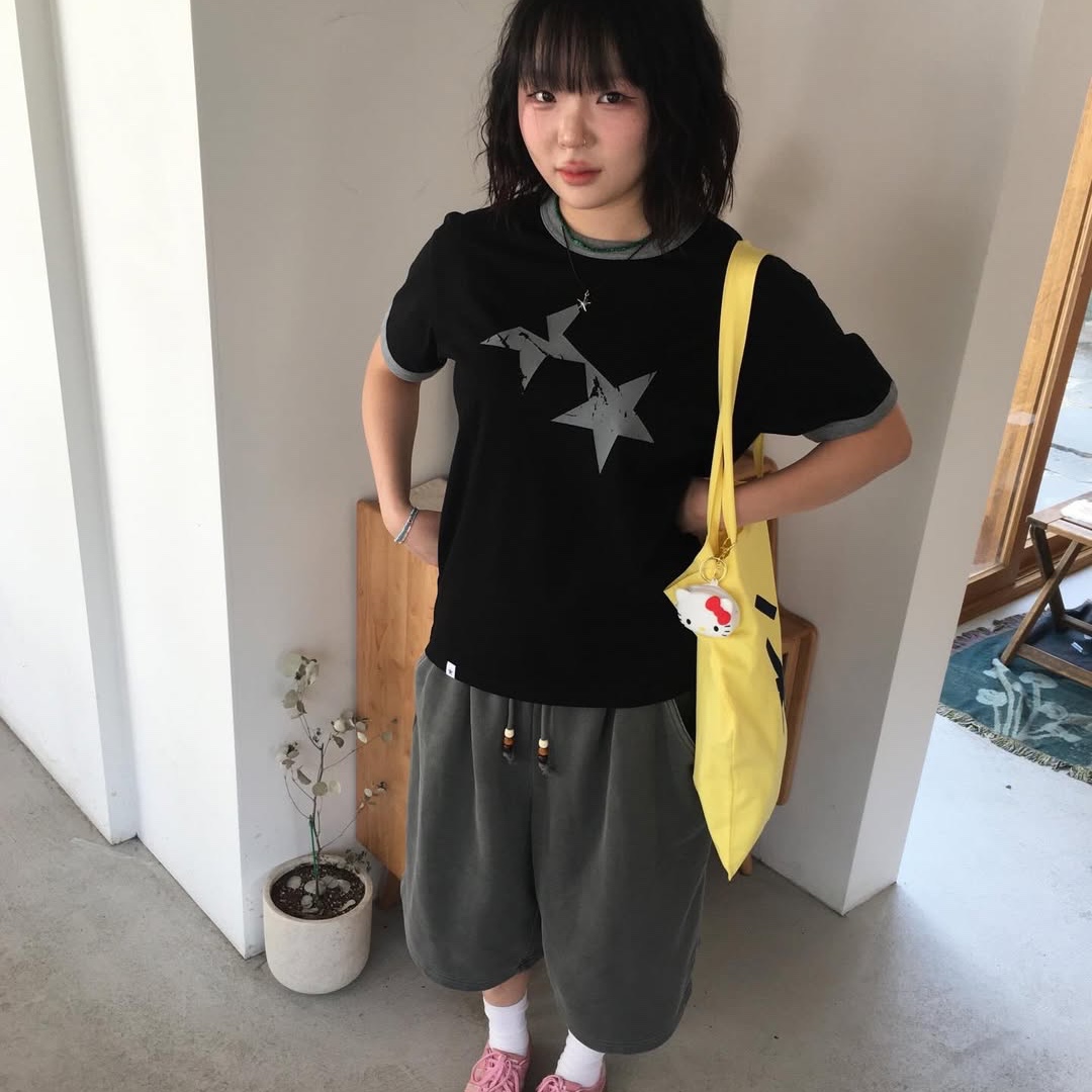 MAINBOOTH Haze Sweat Shorts Charcoal 착용 스타일 - 4
