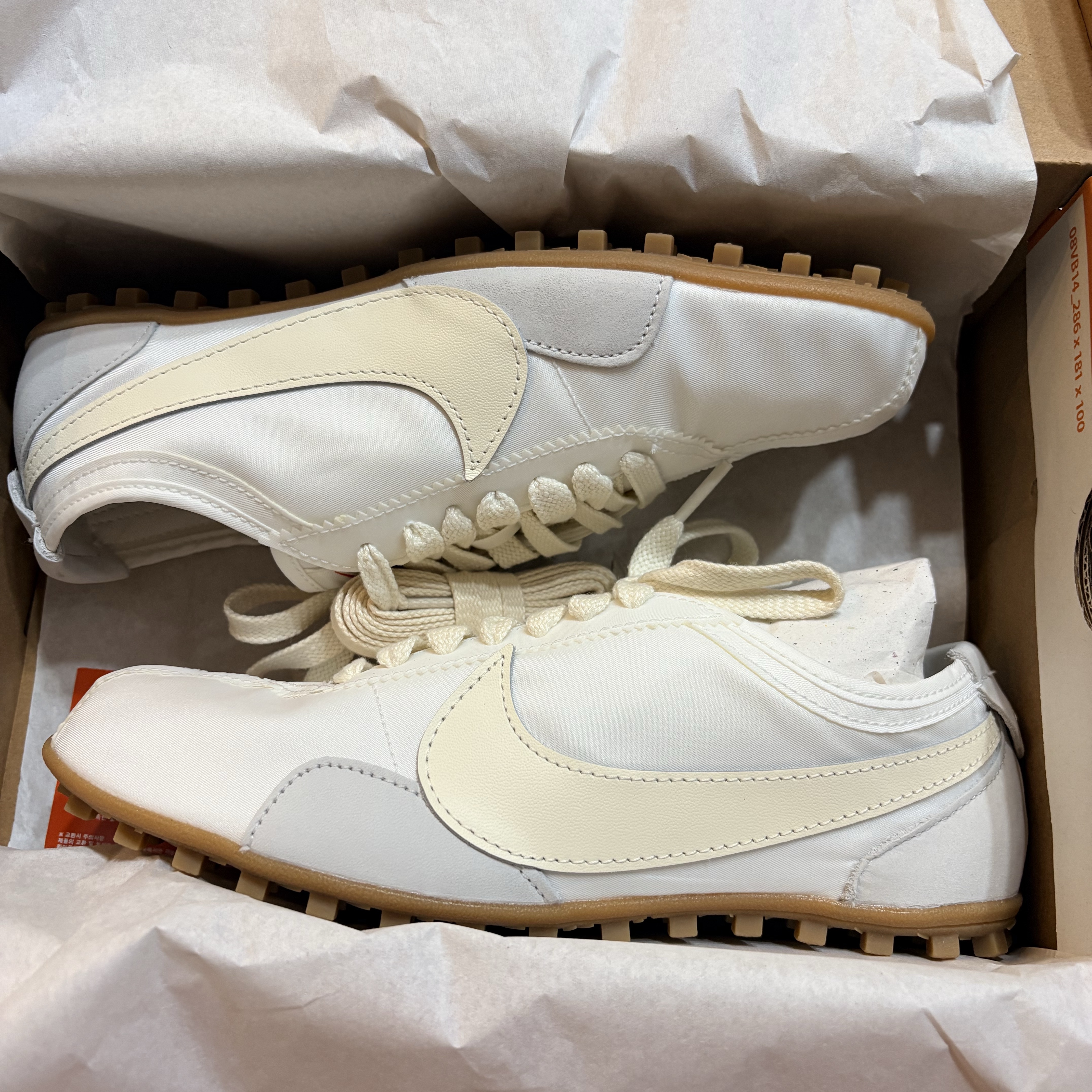 (W) Nike Moon Shoe OG Summit White Gum Light Brown 착용 스타일