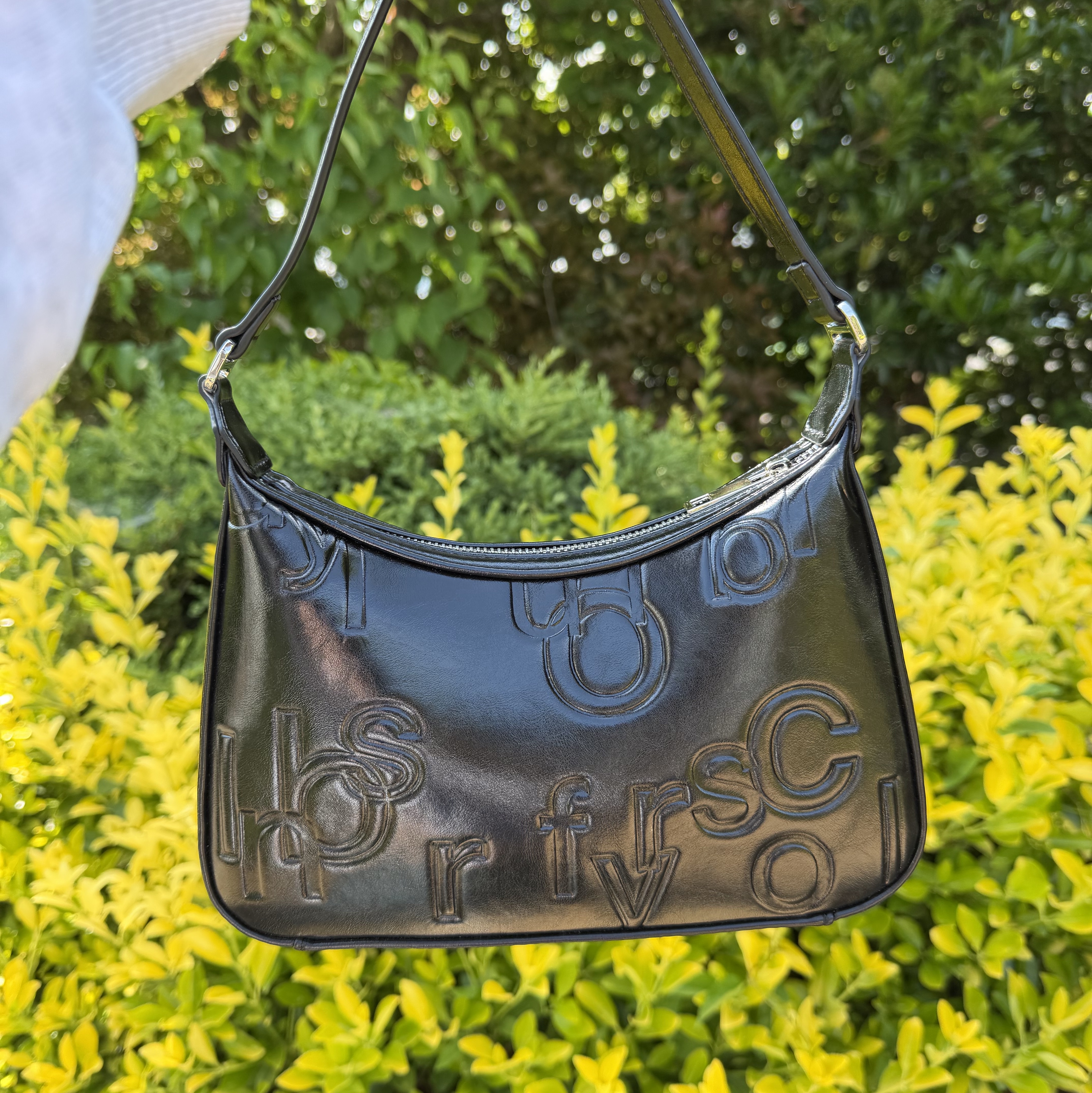 MILLO WOMEN Varnish Carving Bag Black 착용 스타일 - 2