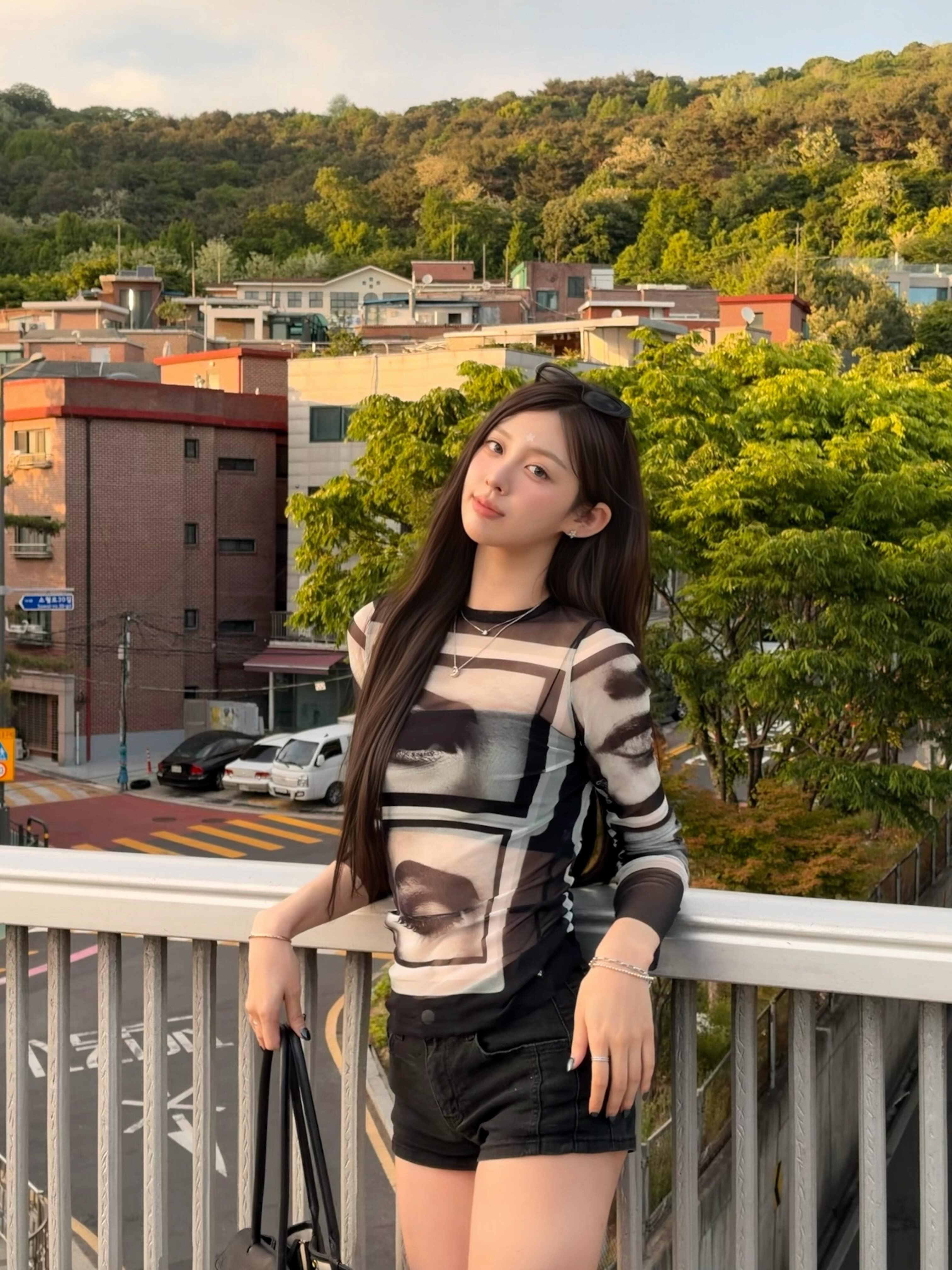 Jean Paul Gaultier Women Re-Edition : Mesh Longsleeve Top Printed "Eyes" And "Lips" Grey - 26SS 착용 스타일 - 3