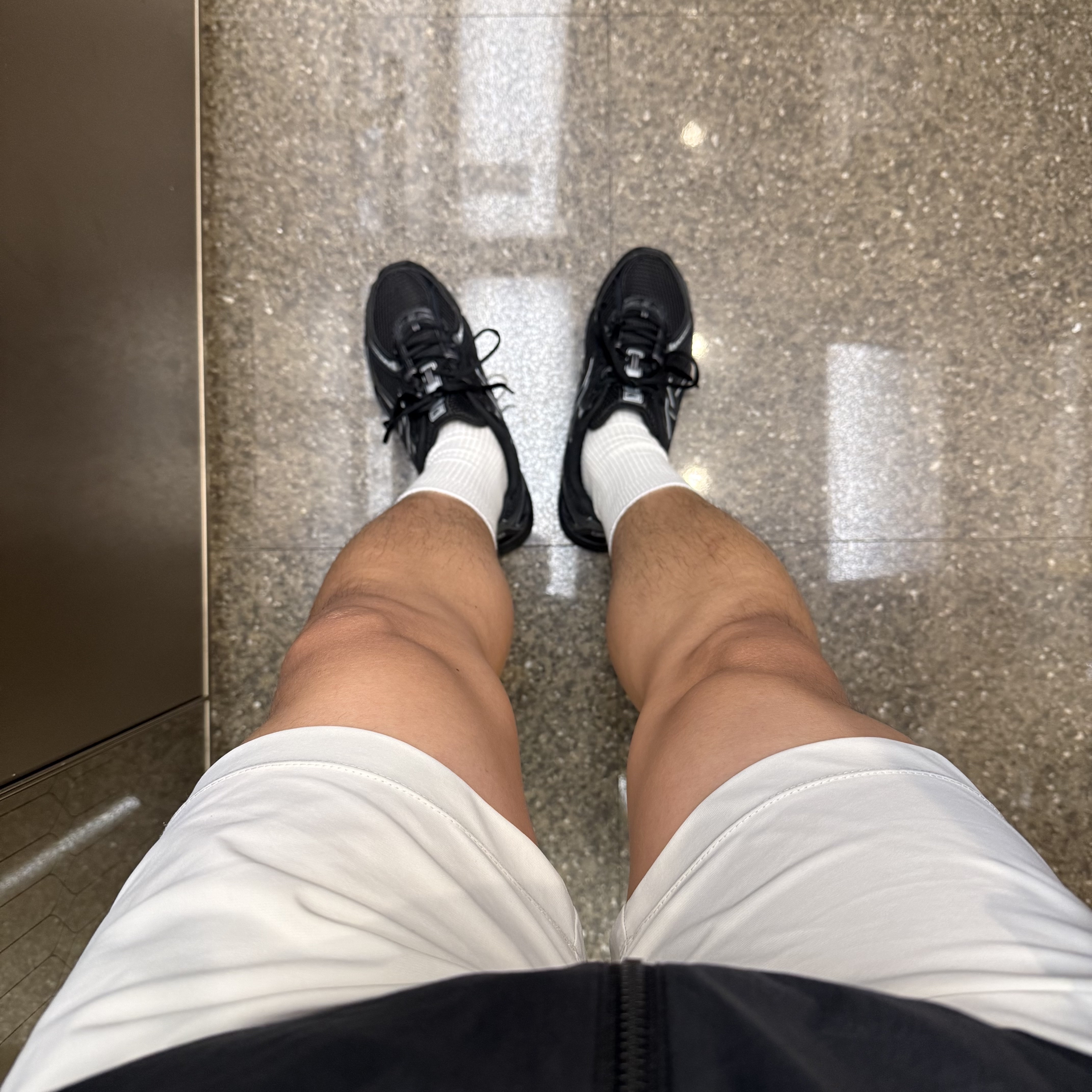 New Balance 740v2 Black Silver Metallic 착용 스타일