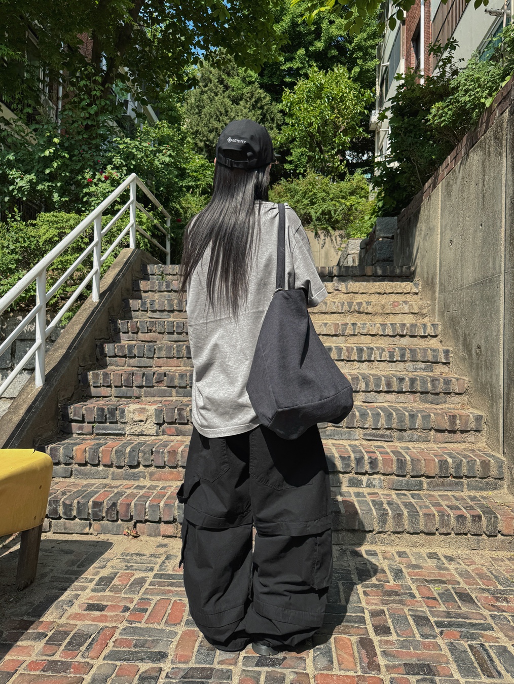 Dr. Martens Reeder Wyoming Leather Utility Shoes Black, Arc'teryx Gore 5 Panel Cap Black 착용 스타일 - 3
