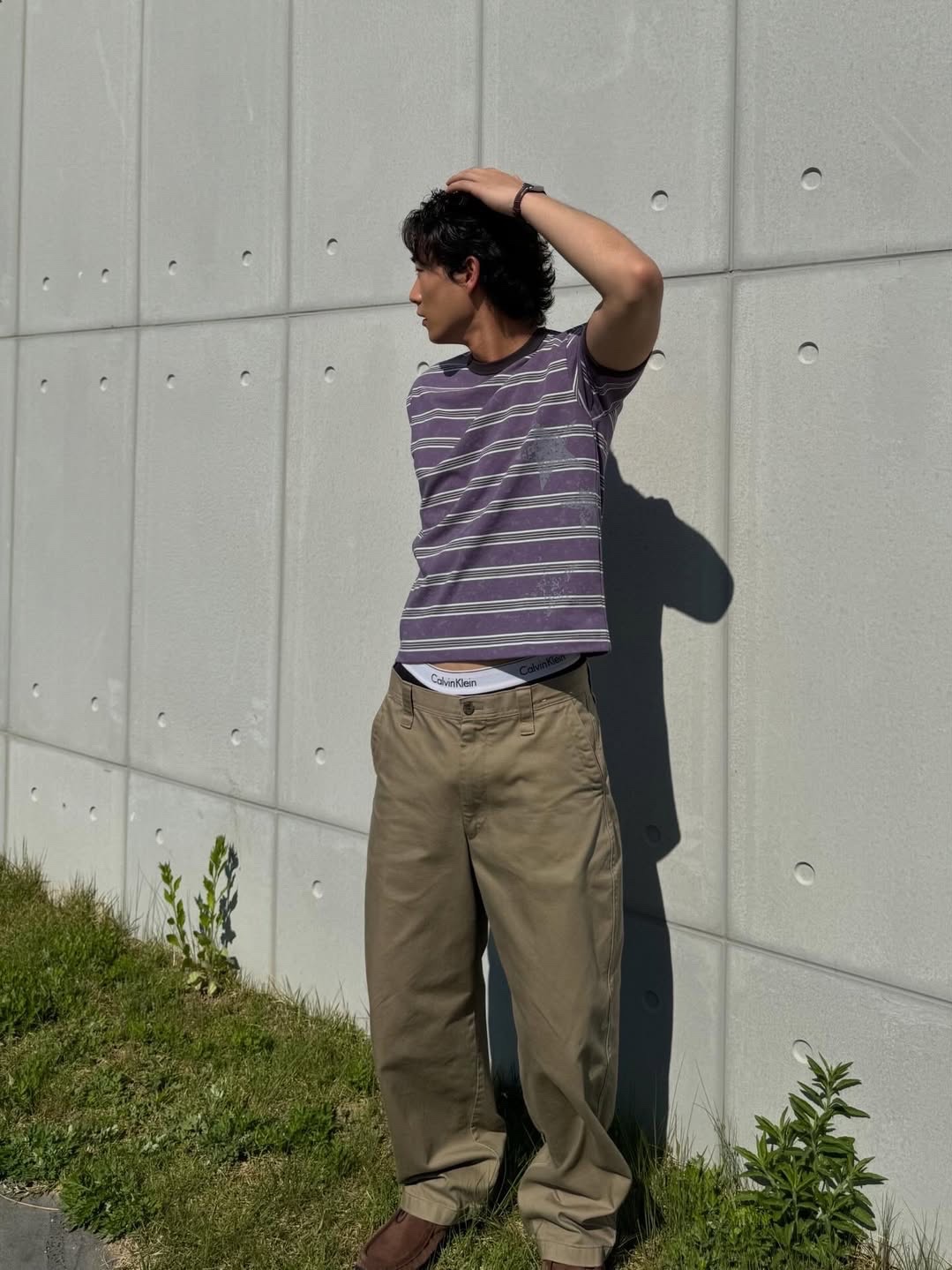MAINBOOTH Rough Star Stripe T-shirt Purple 착용 스타일 - 1
