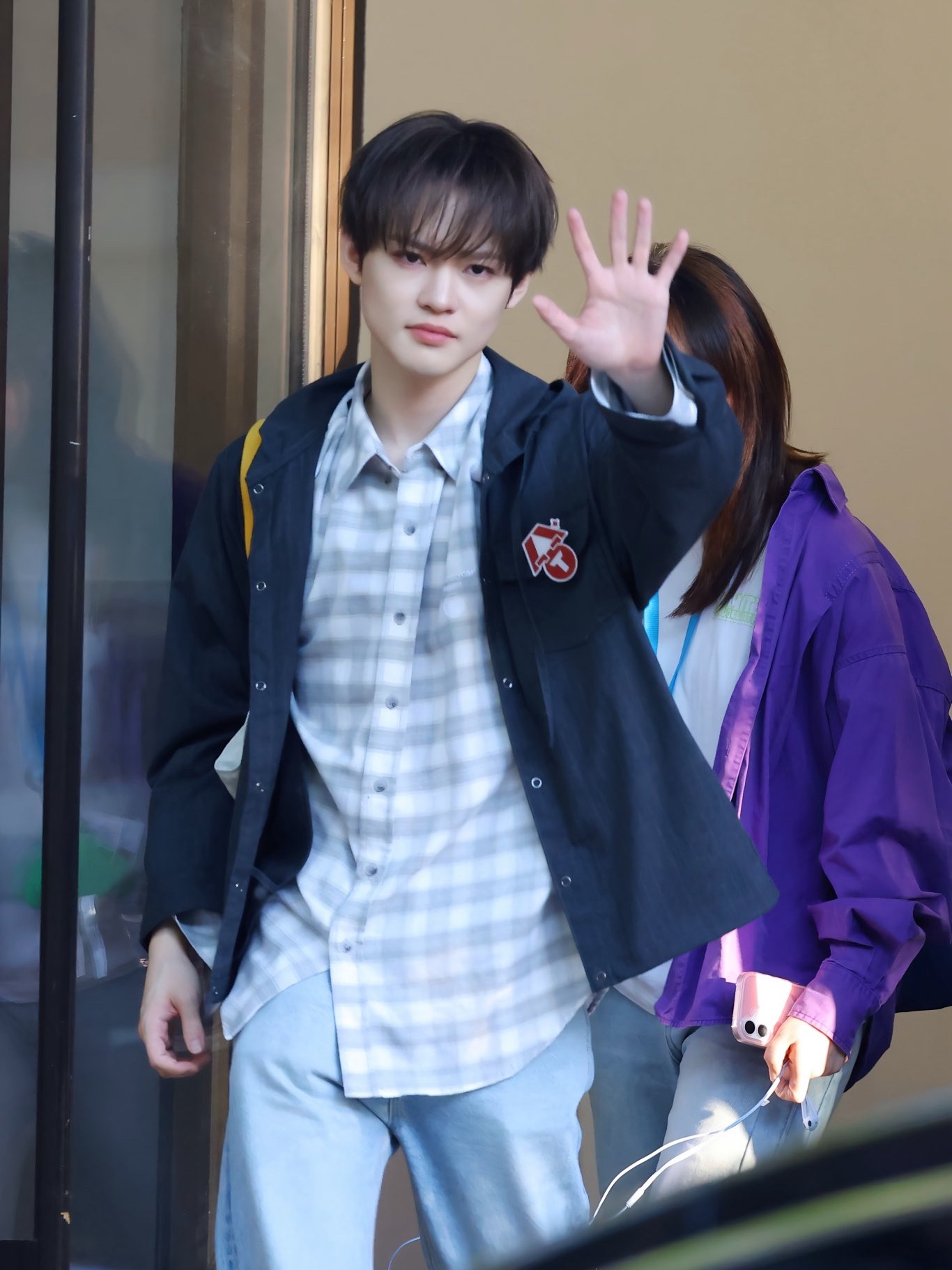 Undermycar MU.138 Circle Logo Basic Long Sleeve Check Shirts Light Gray 착용 스타일 - 2