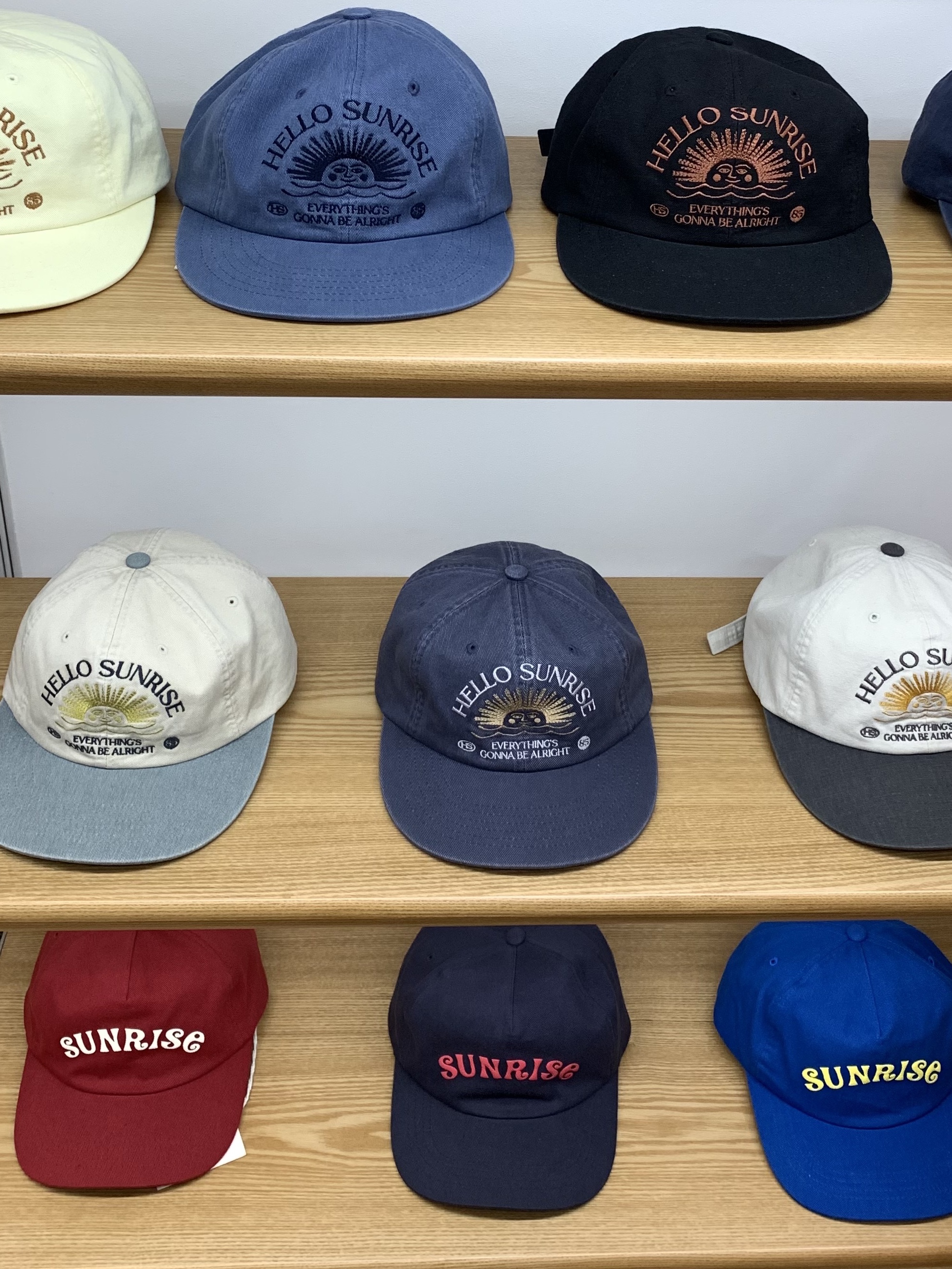 Hello Sunrise 90s Logo 6Panel Cap Beige & Navy, Hello Sunrise Washed HS Arch Logo 6Panel Cap Oatmeal Beige & Charcoal 착용 스타일 - 2