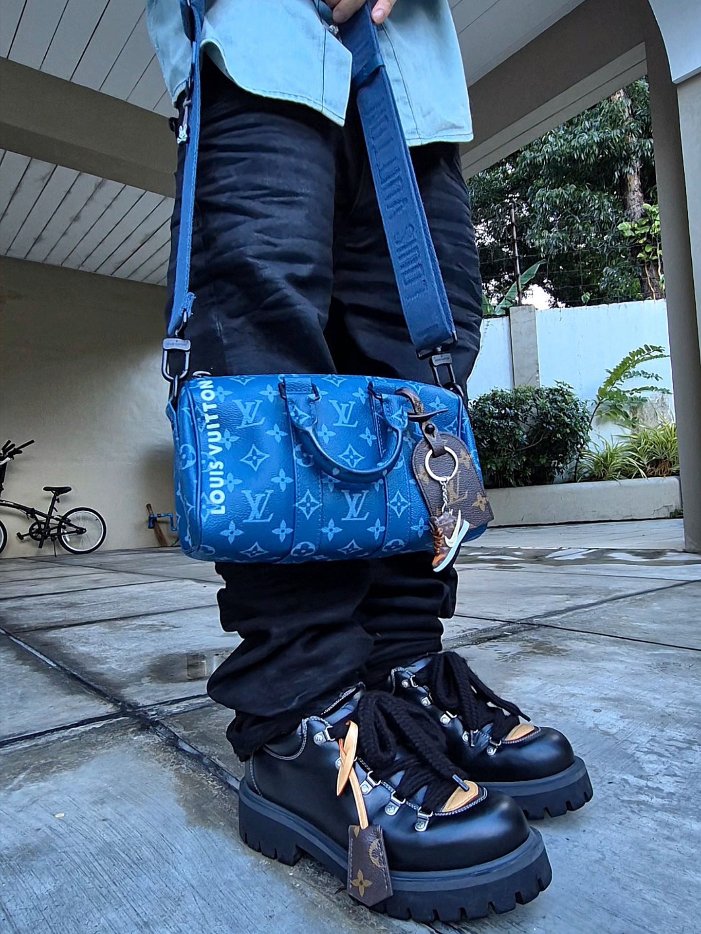 Louis Vuitton LV Remix Derby Black 착용 스타일 - 2