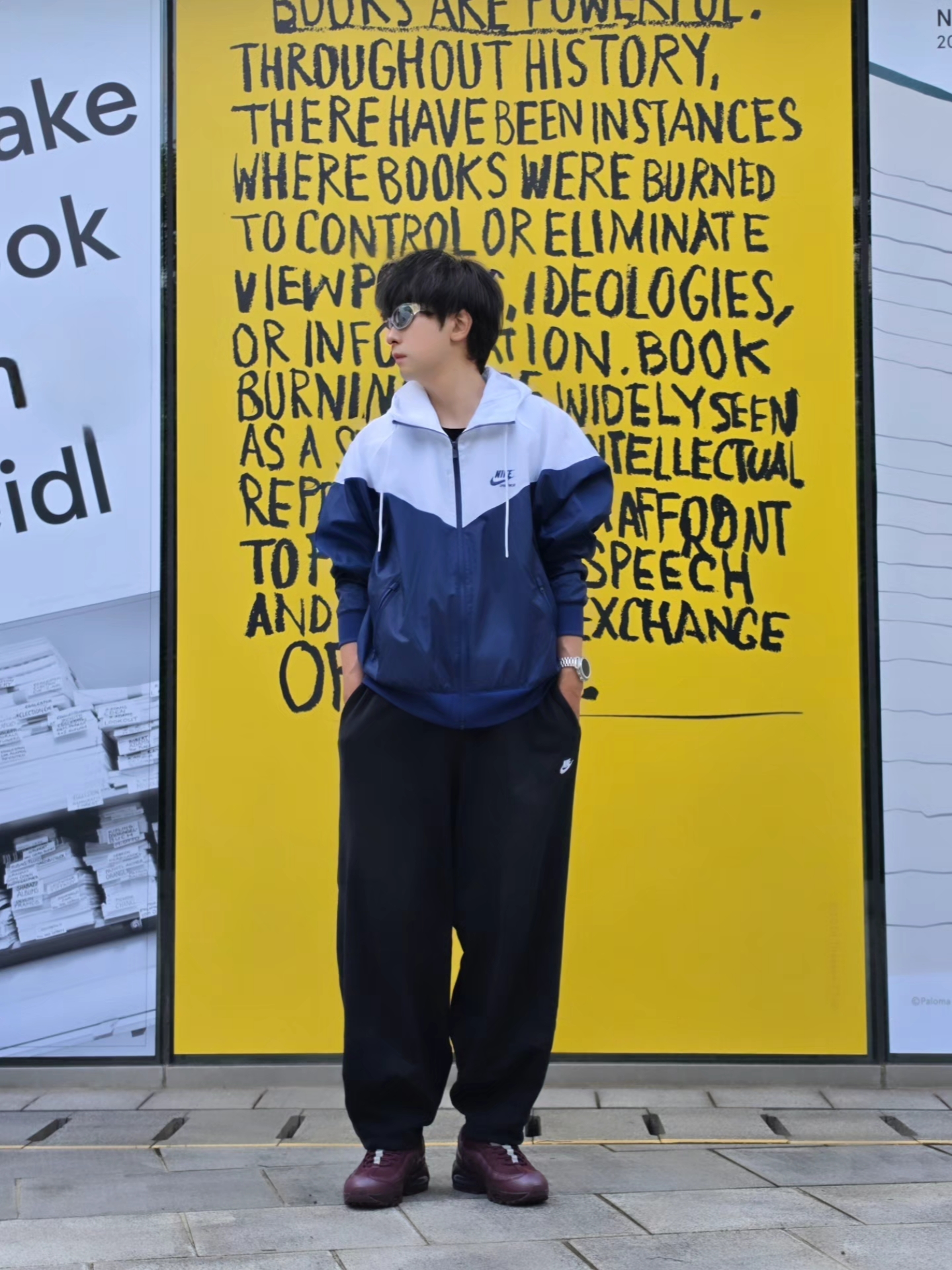 Nike Windrunner Woven Lined Jacket White Blue Void - Asia, Nike Club Fleece Oversized French Terry Pants Black White - Asia 착용 스타일 - 3