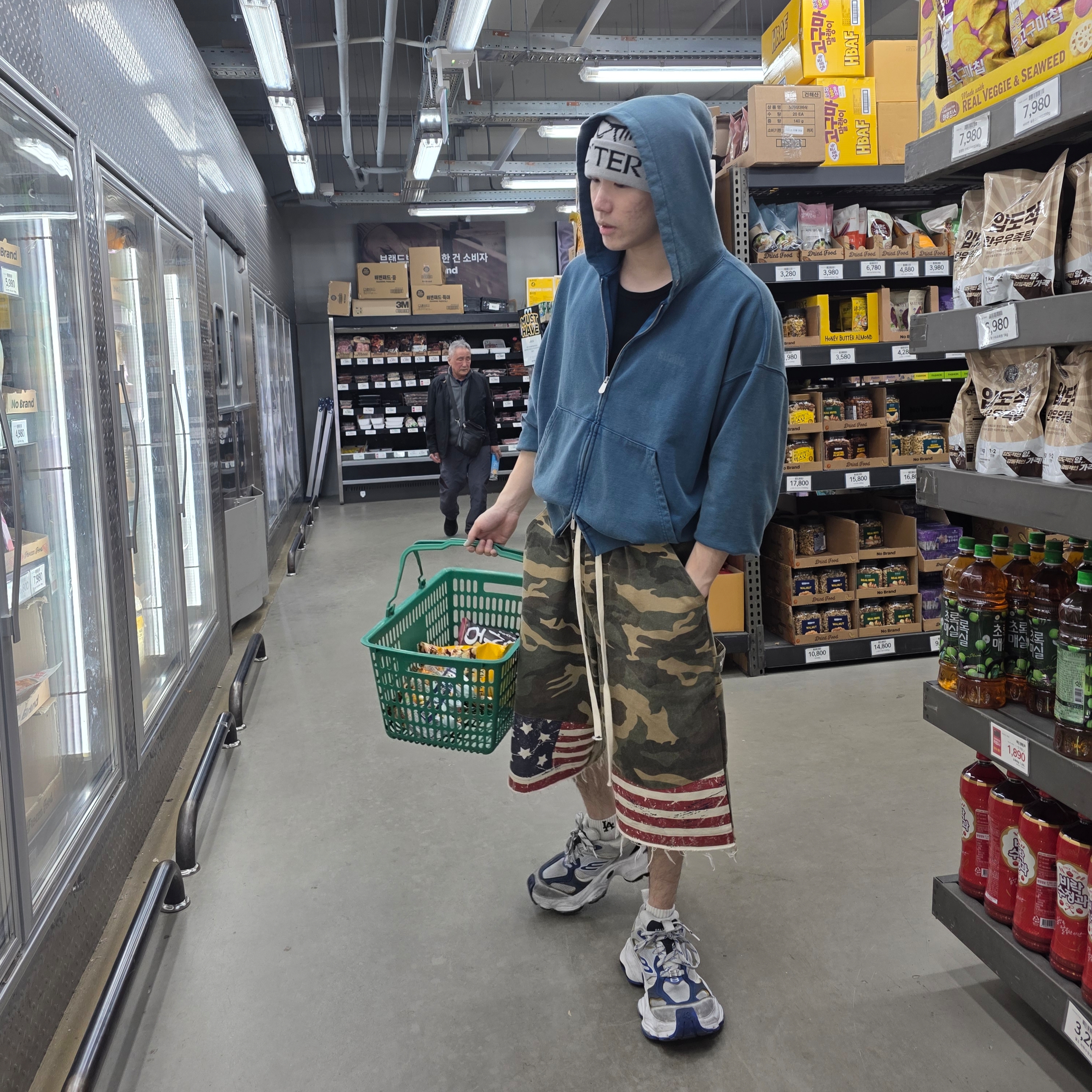 Balenciaga Cargo Sneakers Grey White Blue, Arc'teryx Bird Word Toque Orca 착용 스타일 - 2