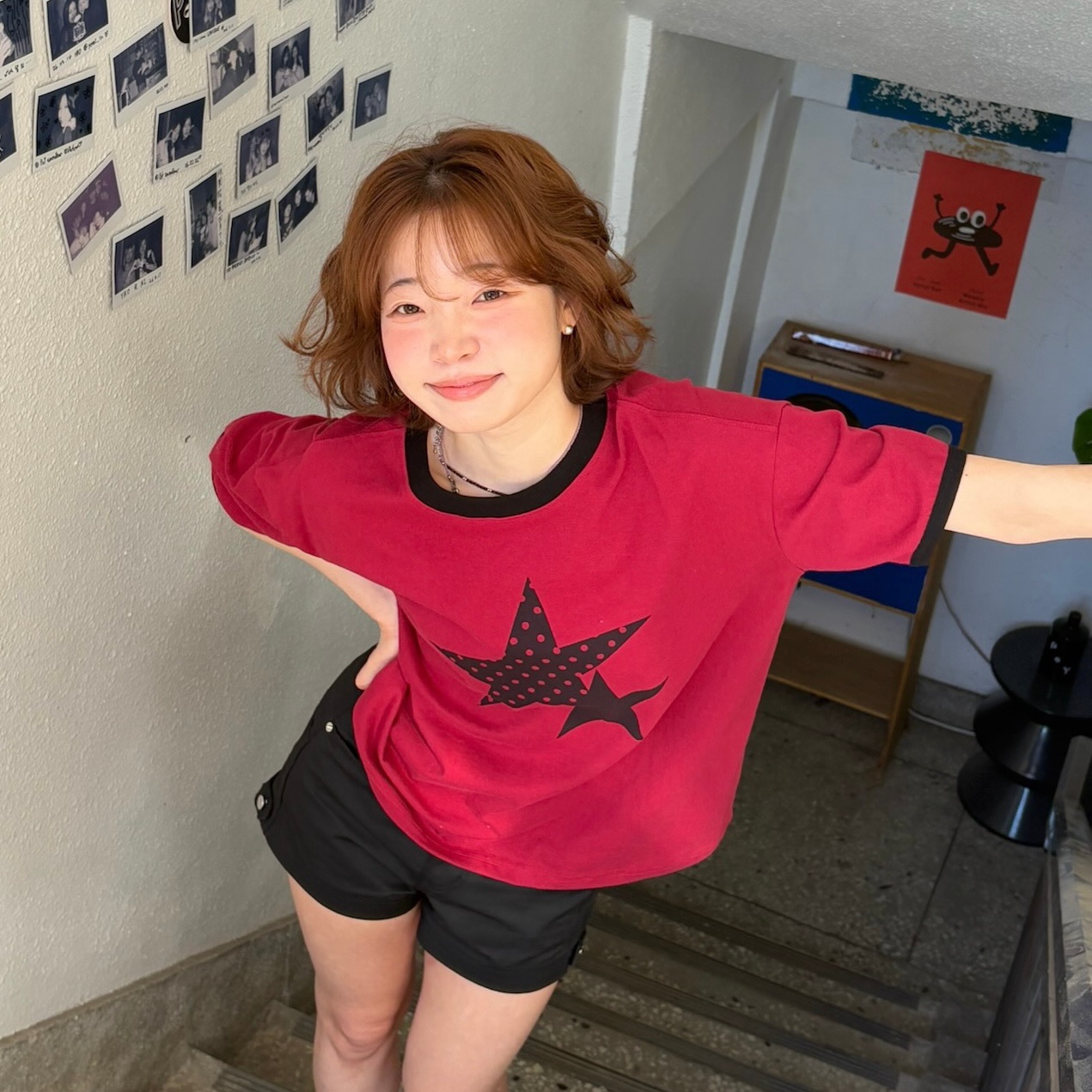 AMOU Two Star Ringer T-Shirts Red, AMOU Two Star Ringer T-Shirts Gray 착용 스타일 - 1