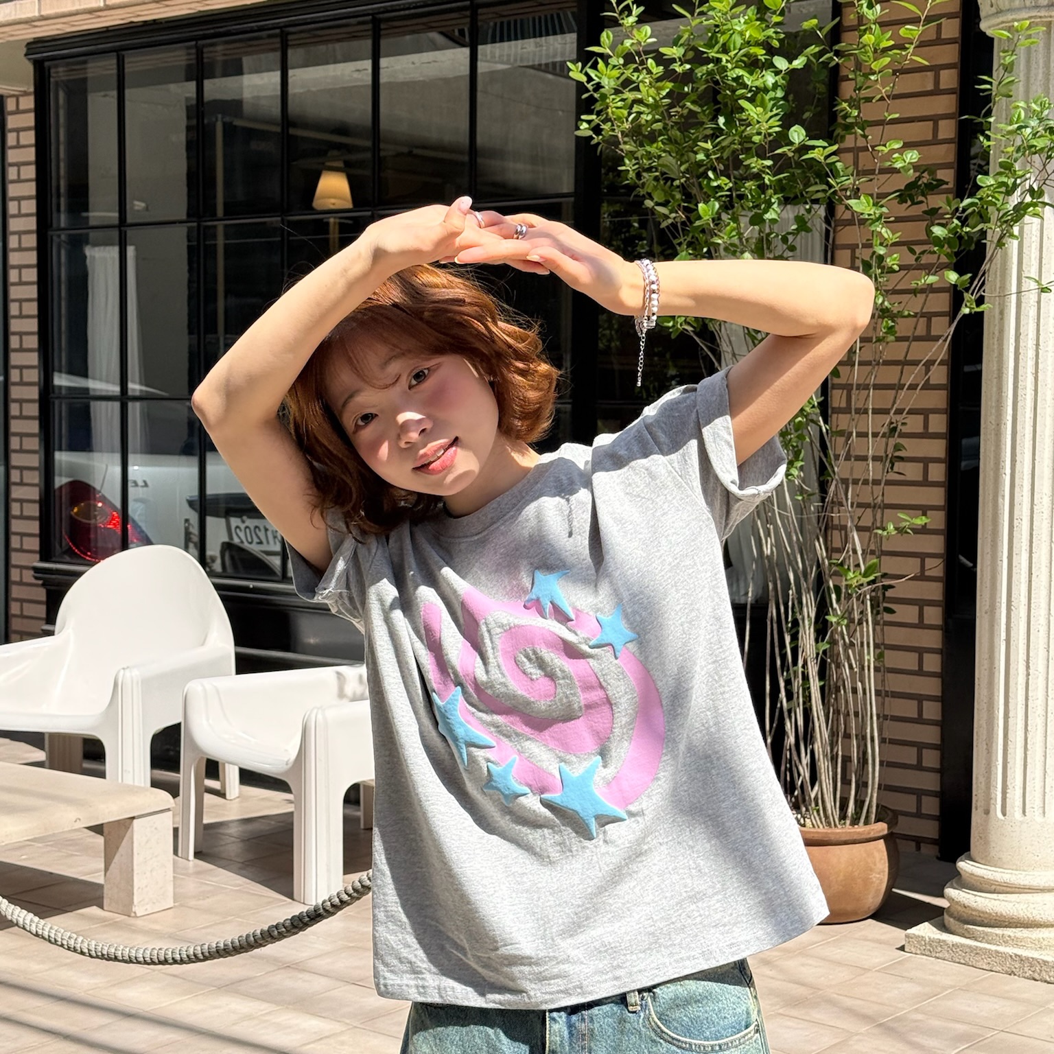 AMOU Molly Star Half T-Shirts Grey, AMOU Molly Star Half T-Shirts Red 착용 스타일 - 2