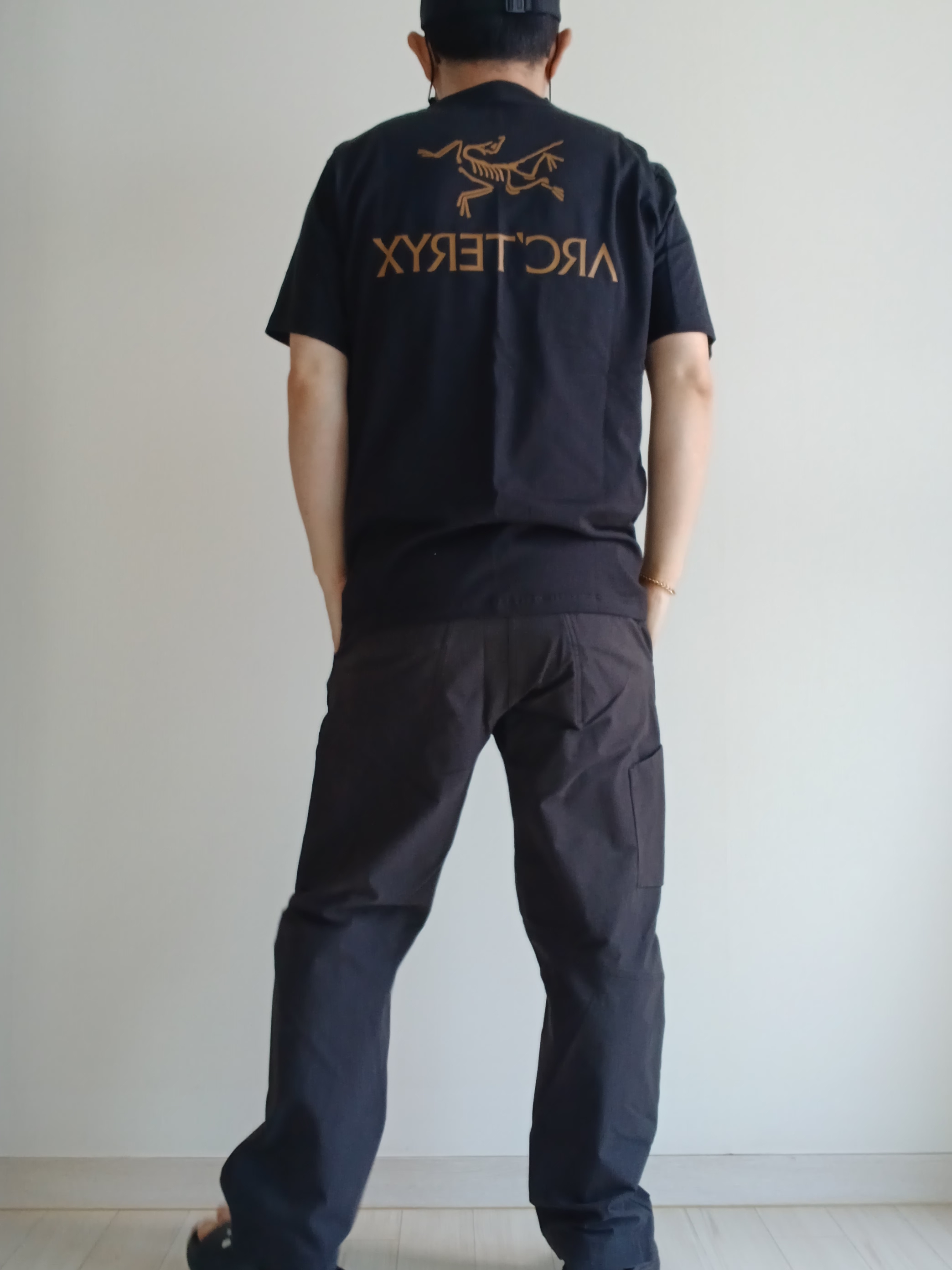 Arc'teryx Small Bird Cap Black, Arc'teryx Kragg SL Cotton Bird Word SS T-Shirt 24K Black 착용 스타일 - 4