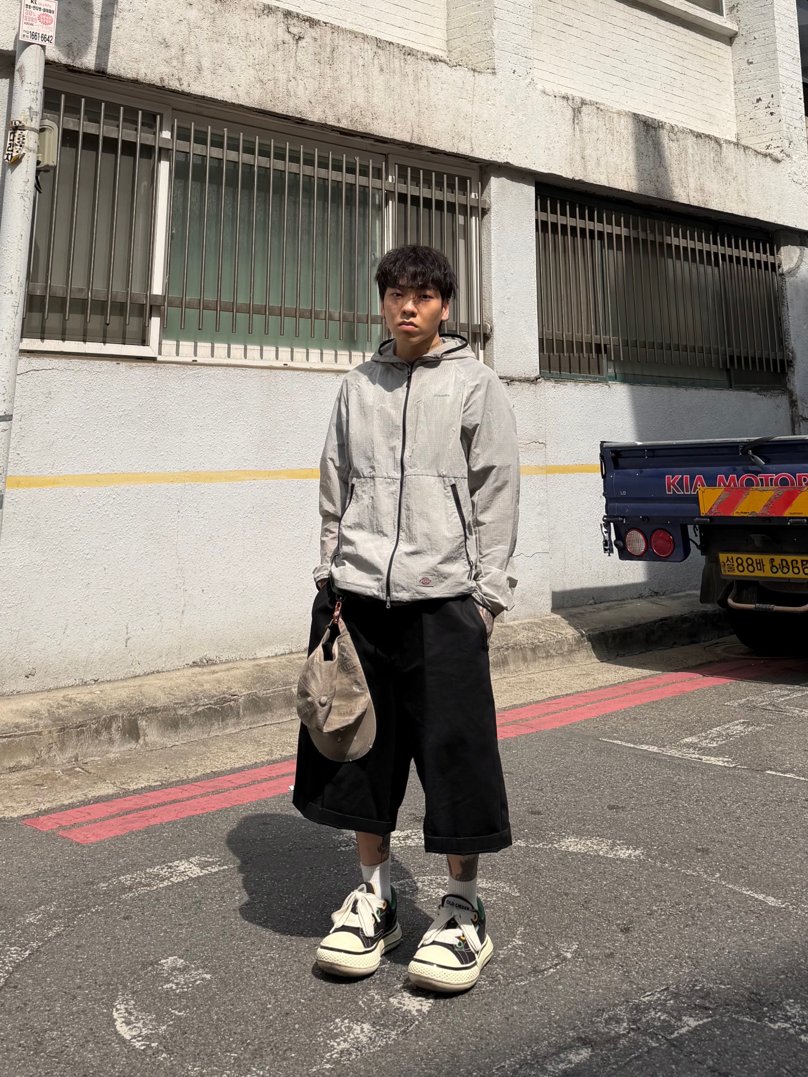 Anti Social Social Club x Dickies Work Shorts Black, Old Order Big Head Canvas Black 착용 스타일 - 3