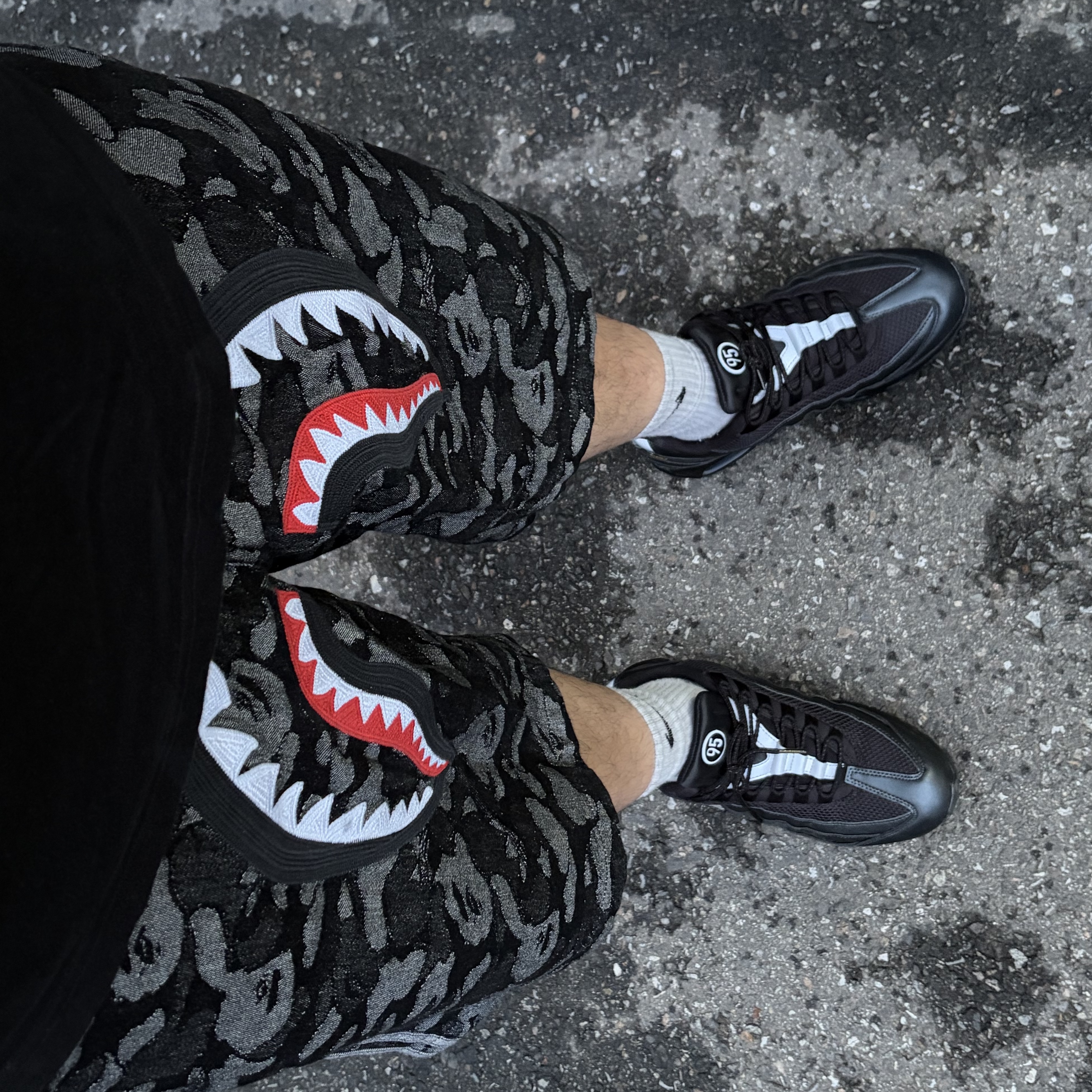 Adidas x BAPE Shark Denim Shorts Black - US Sizing 착용 스타일 - 2