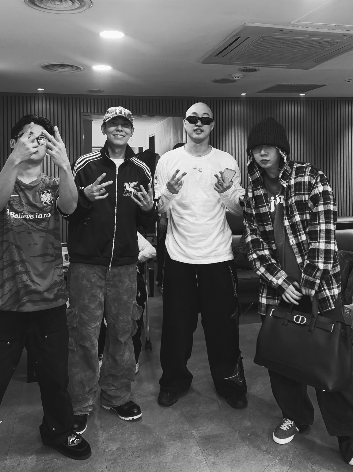 [트리플적립] PACOSPLY Falling Angel Sports Jacket Navy, [트리플적립] PACOSPLY Allday Cargo Pants Camo 착용 스타일