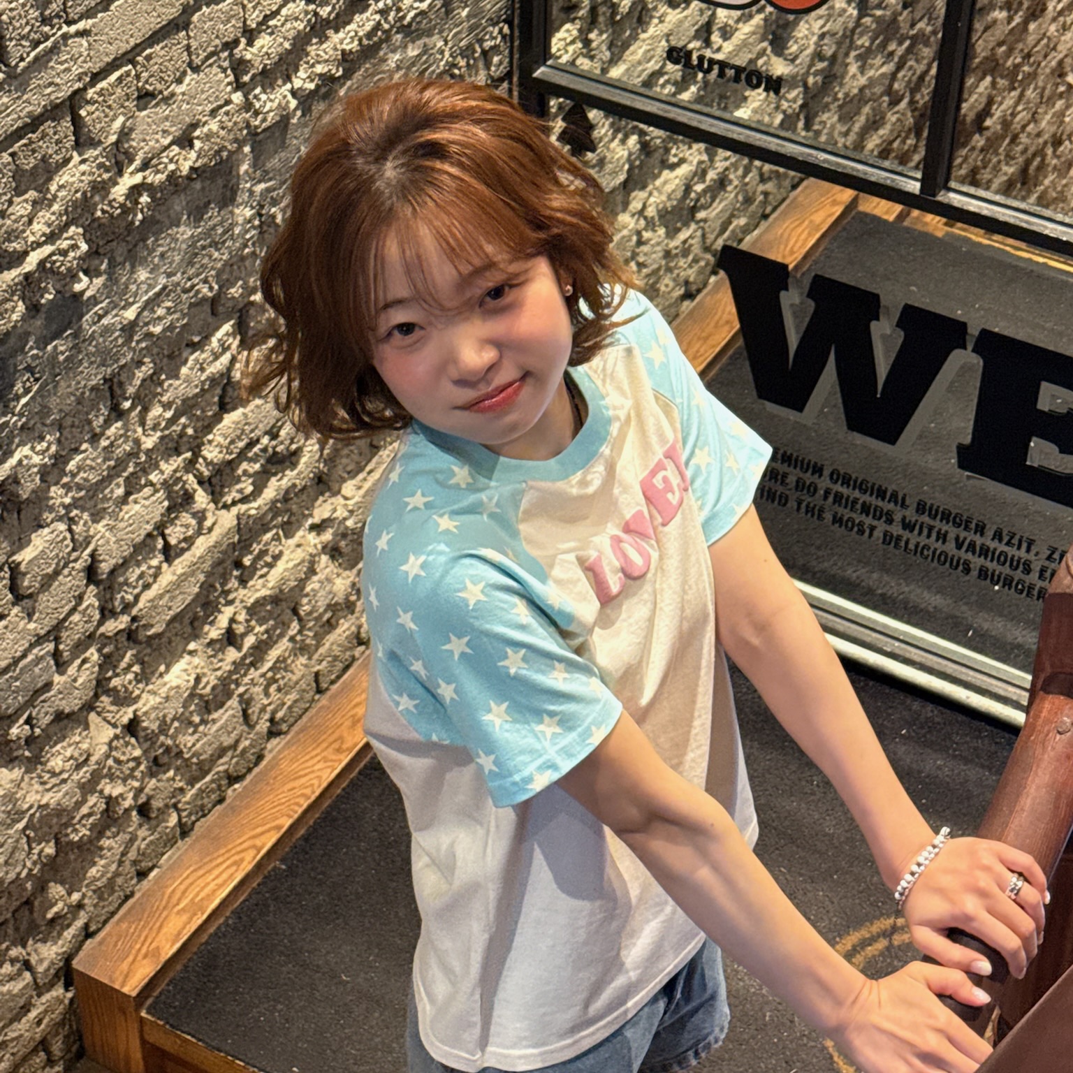 [KREAM 단독] AMOU Lover Reglan T-Shirts Red, [KREAM 단독] AMOU Lover Reglan T-Shirts Sky Blue 착용 스타일 - 4