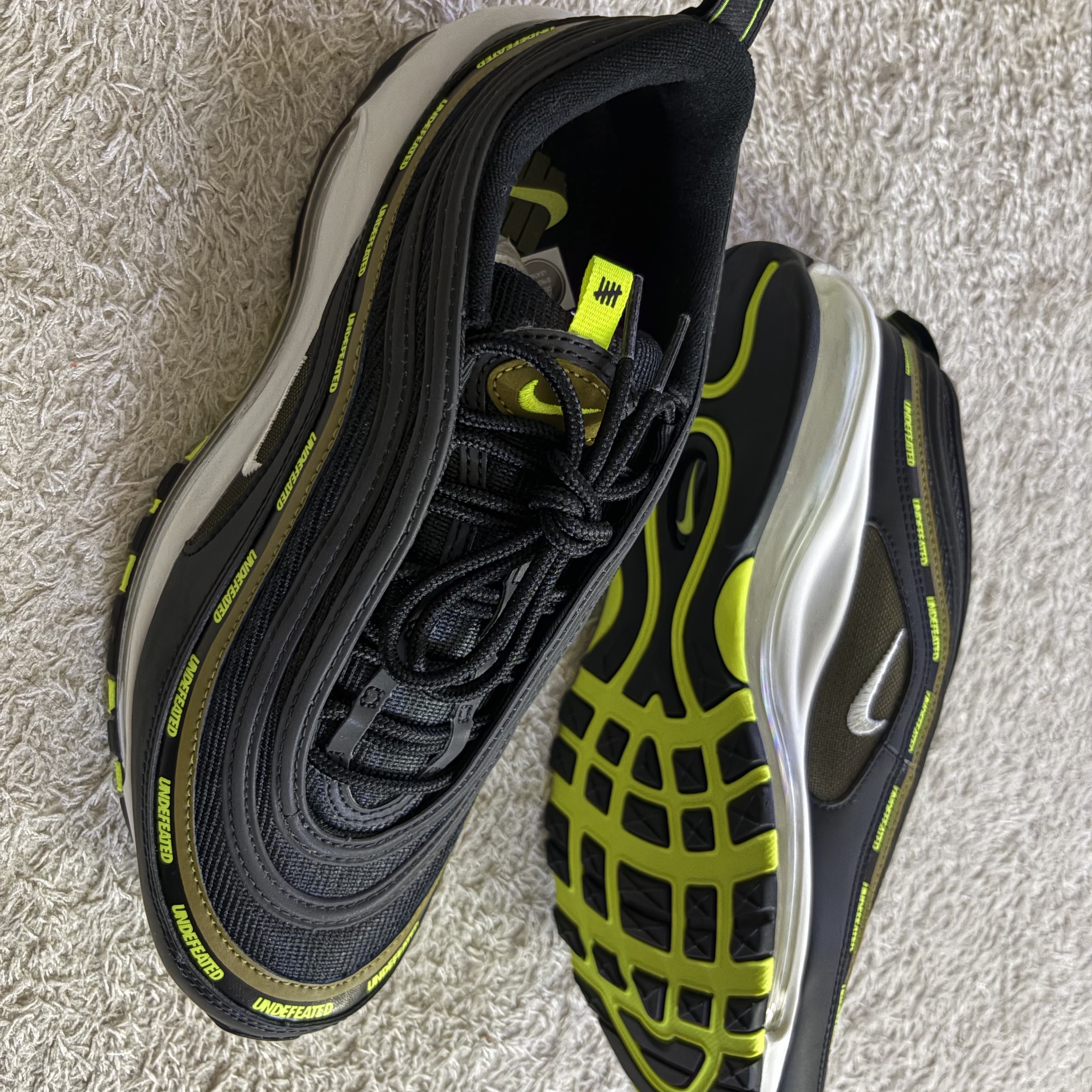 Nike x Undefeated Air Max 97 Black Volt 착용 스타일
