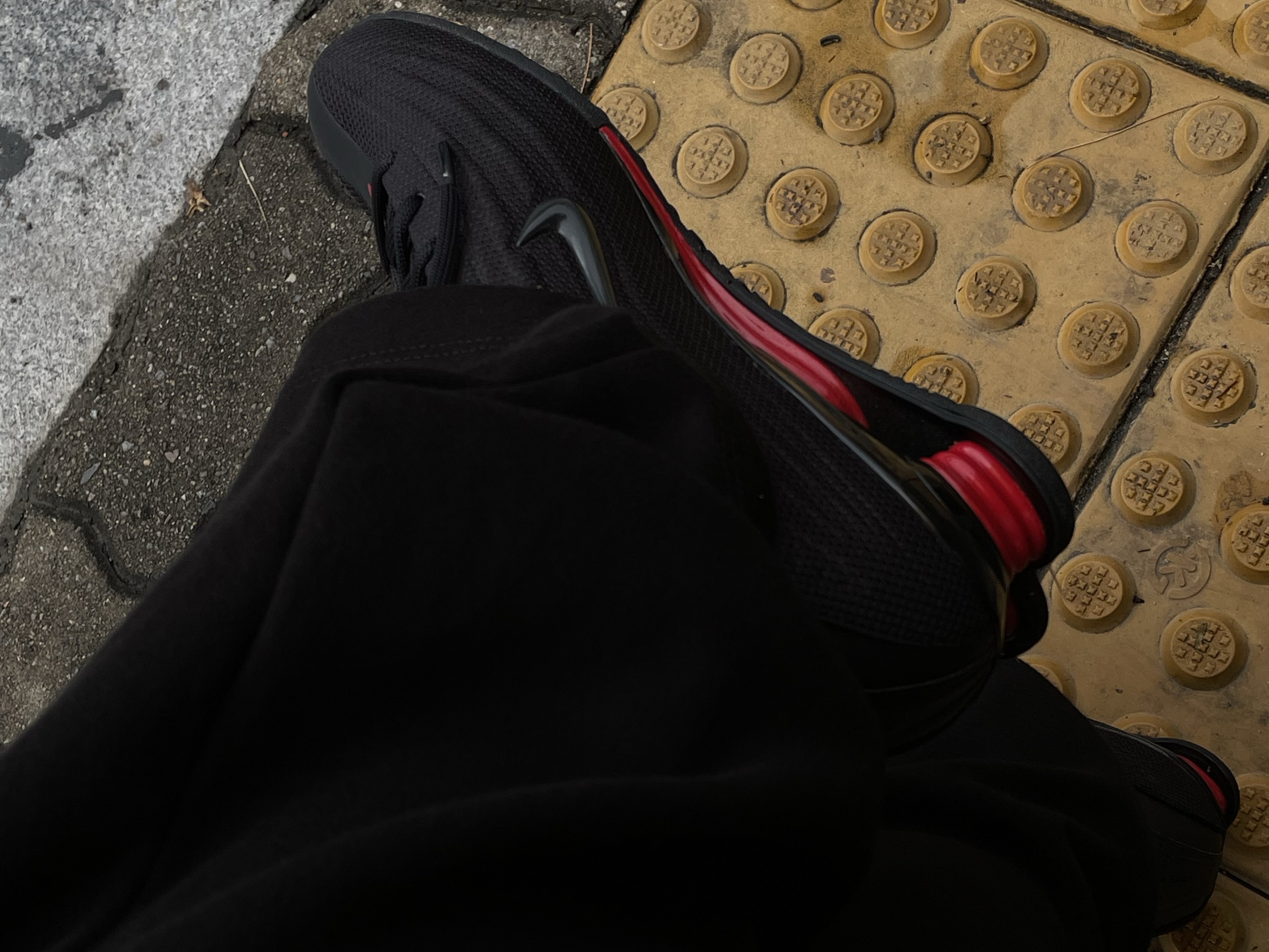(W) Nike Shox Z Black University Red 착용 스타일