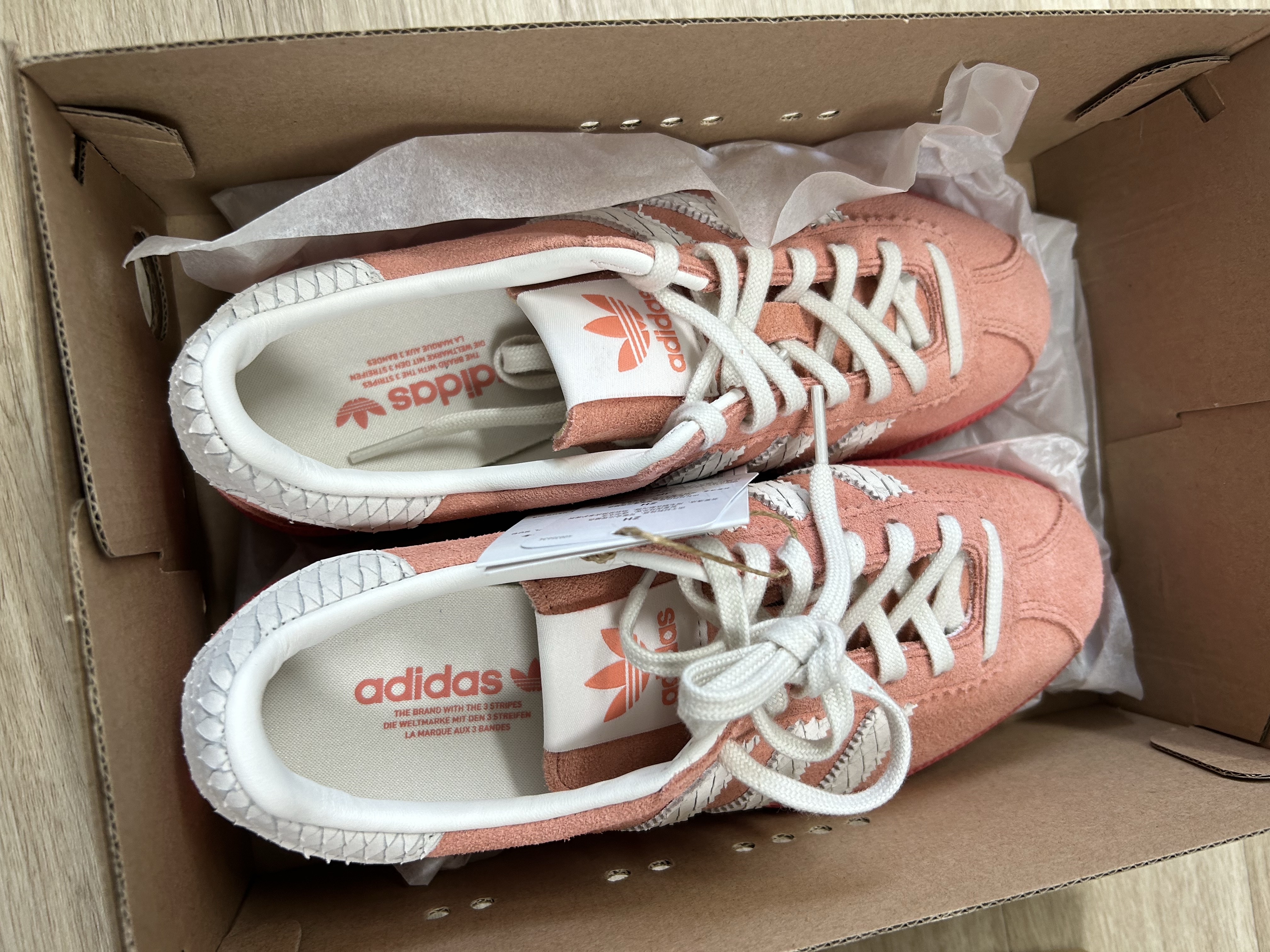 (W) Adidas Bermuda Wonder Clay Preloved Scarlet 착용 스타일