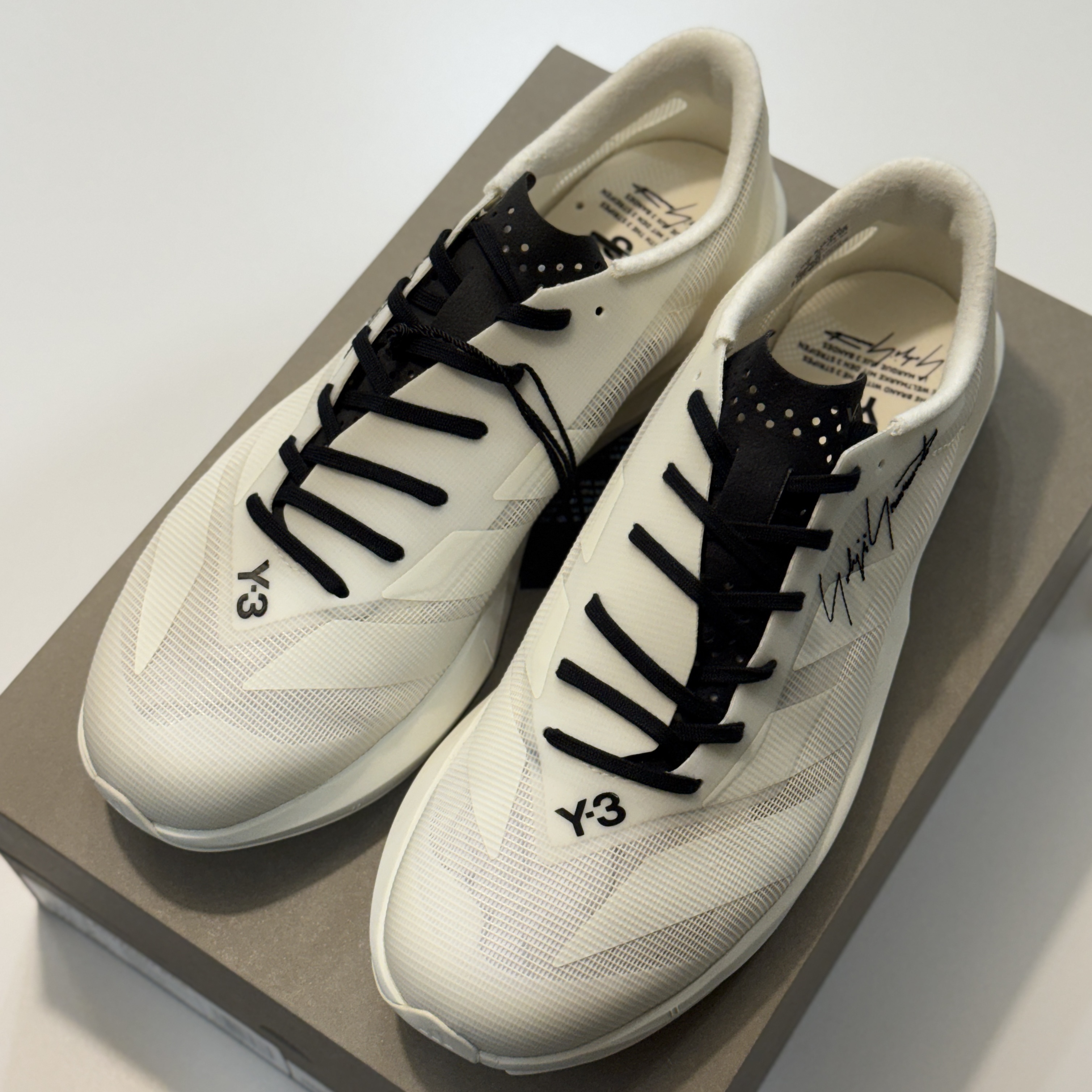 Y-3 Adizero RC6 Off White Off White Black 착용 스타일 - 2