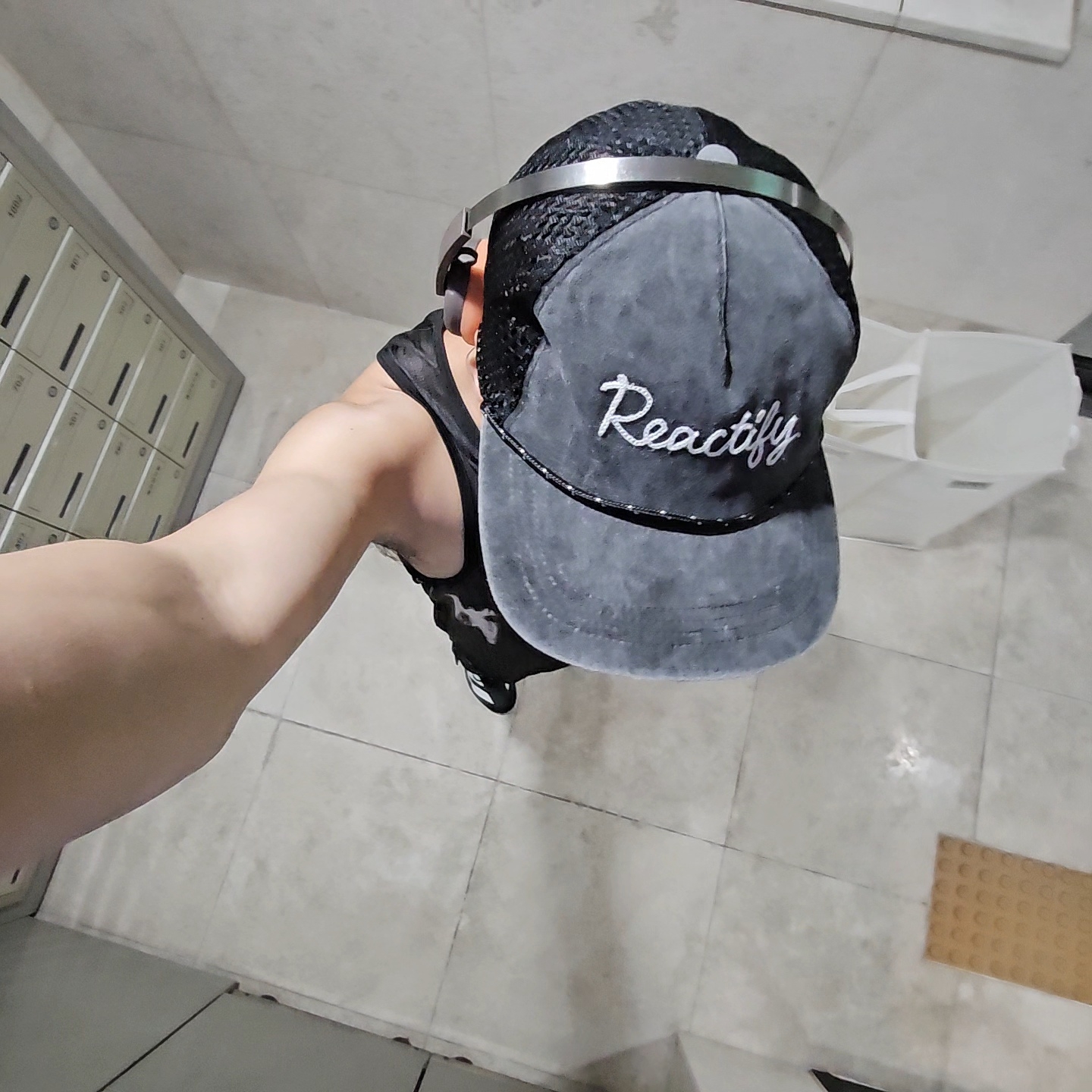 REACTIFY Race Pulse Tank Black 착용 스타일 - 6