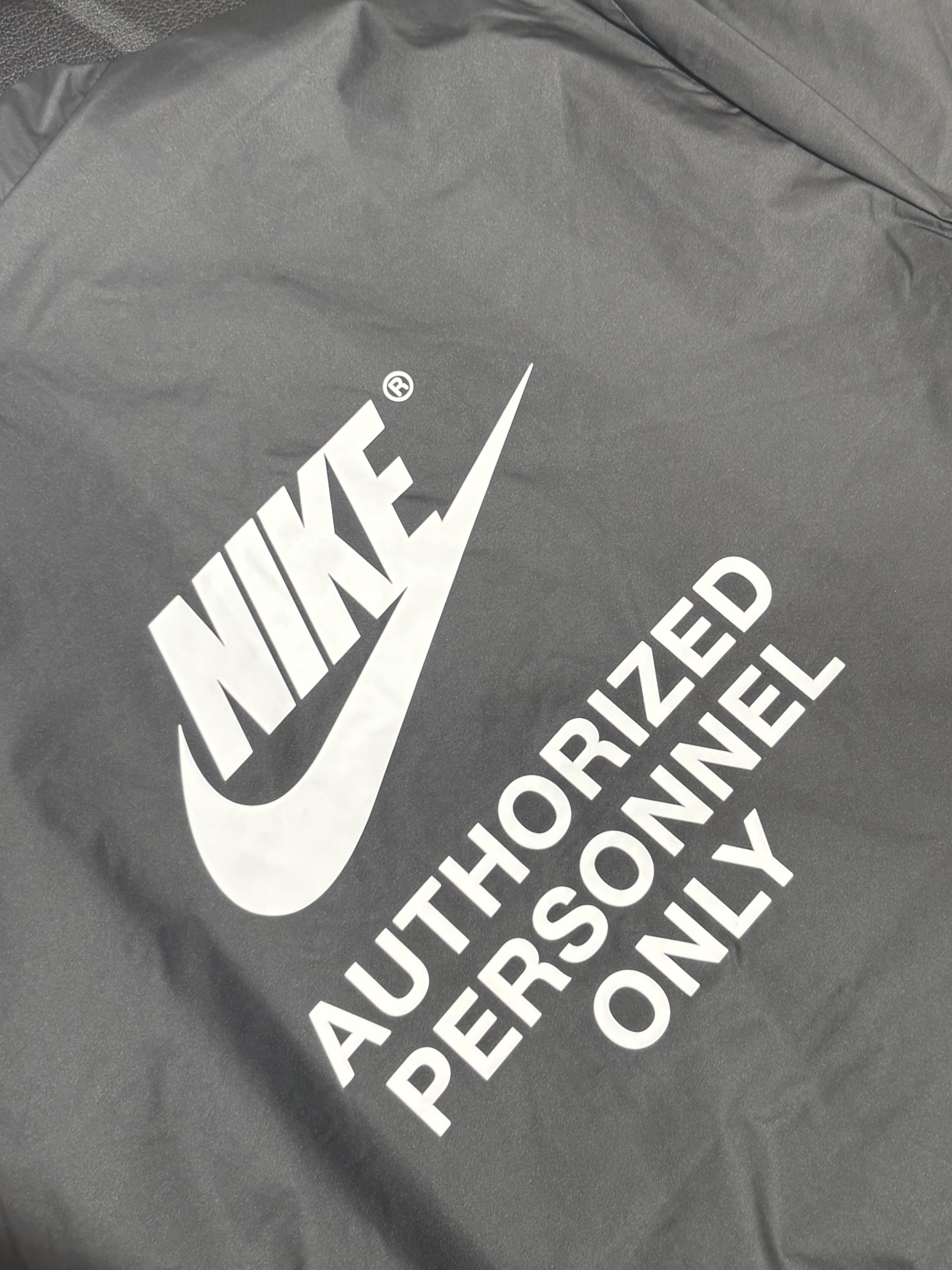Nike Full-Zip Woven Jacket Black 착용 스타일