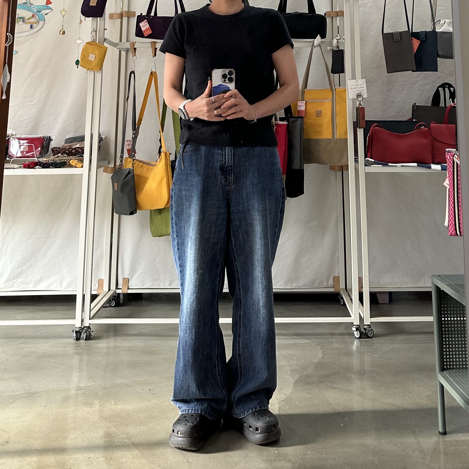 (W) Crocs Classic Platform Clog Black 착용 스타일