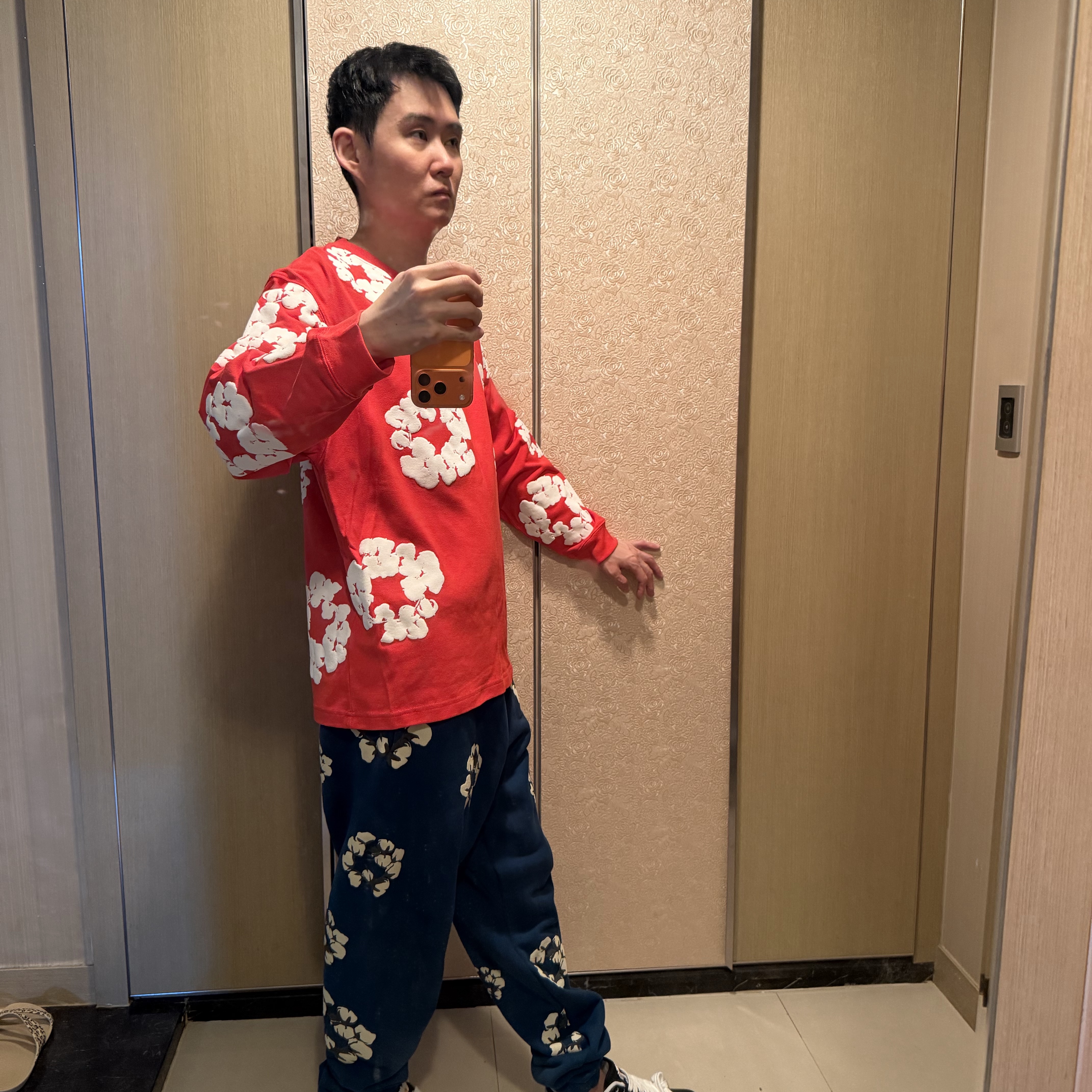 Denim Tears Long Sleeve Cotton Wreath T-Shirt Red 착용 스타일 - 5