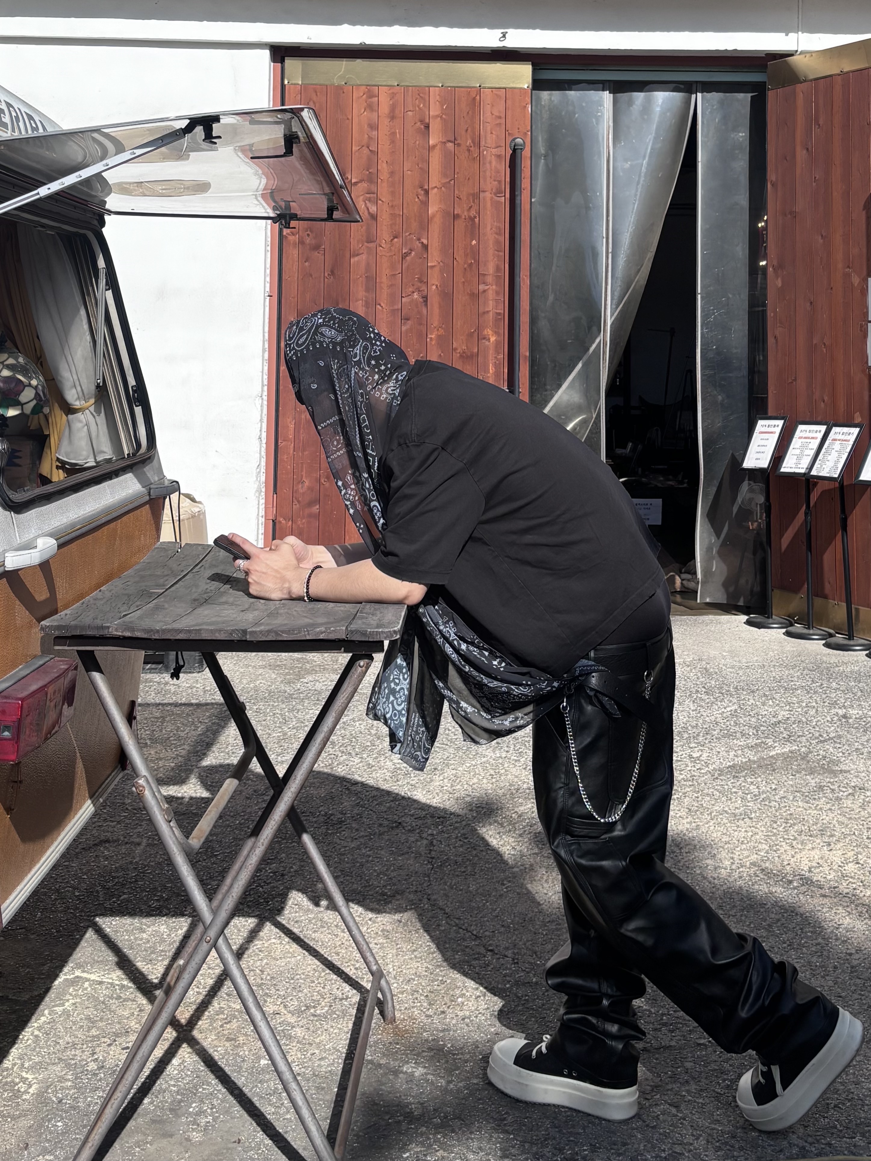 Rick Owens Mega Bumper Sneakers Black Milk, Wapworks Hardwork Crop T-Shirt Black 착용 스타일 - 9