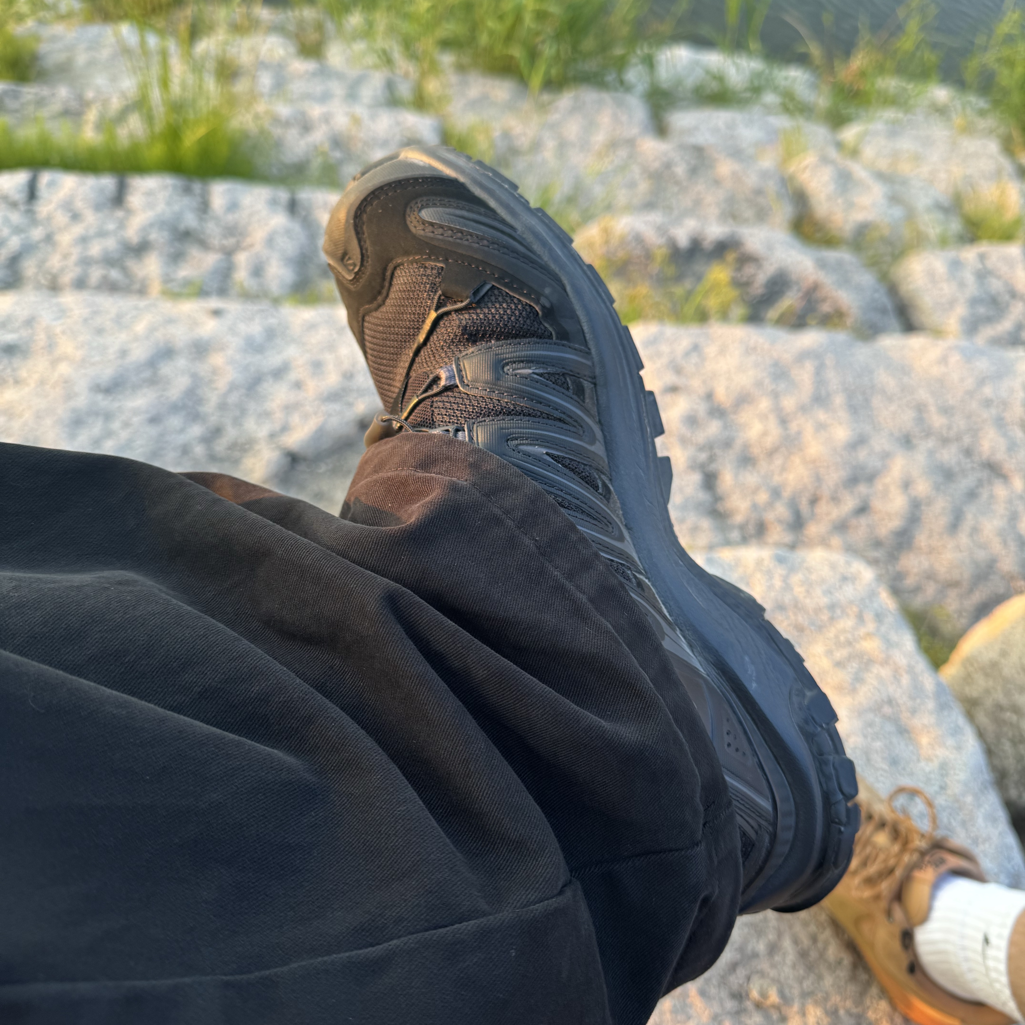 Salomon XA Pro 3D Black Magnet, noun Washed Cargo Pants Black 착용 스타일
