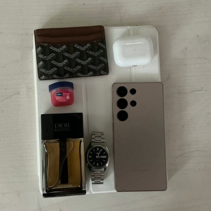 Goyard Saint Sulpice Card Holder Noir Tan, Dior Homme Intense Eau de Parfum Intense 100ml 착용 스타일