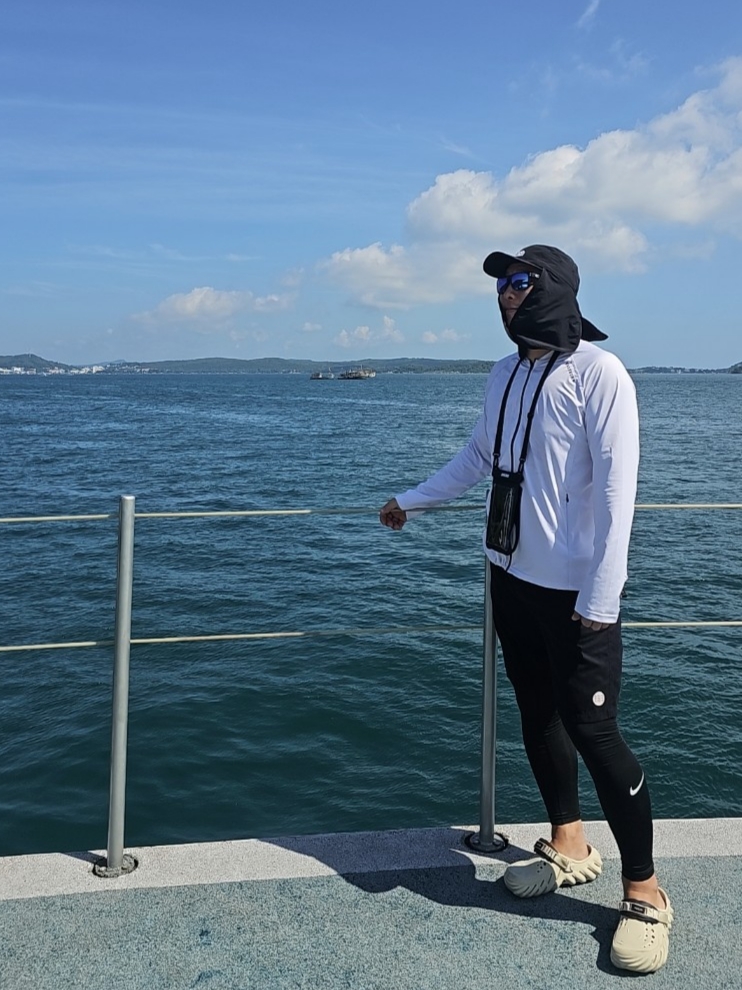 The North Face Eco Light Shield Hat Black, Crocs Echo Clog Bone Black 착용 스타일