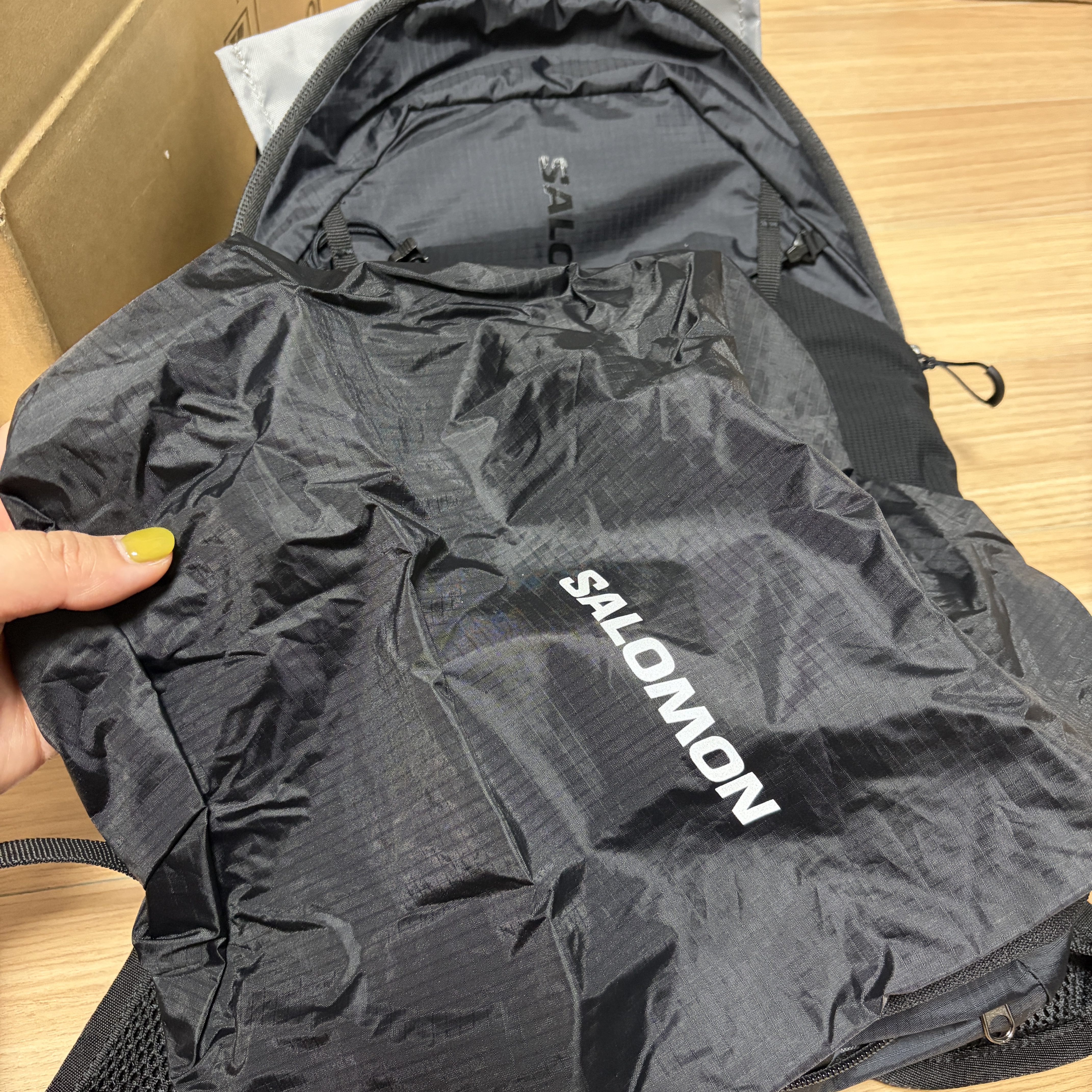 Salomon XT 10 Backpack Black 착용 스타일 - 3