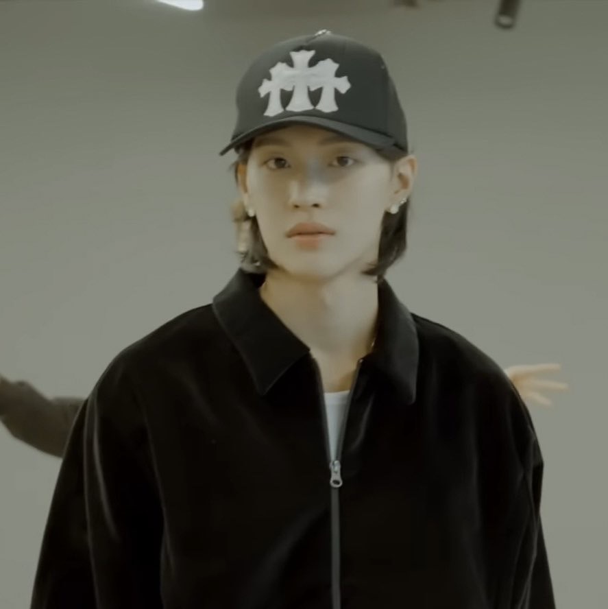 Chrome Hearts Cemetery Trucker Hat Black 착용 스타일